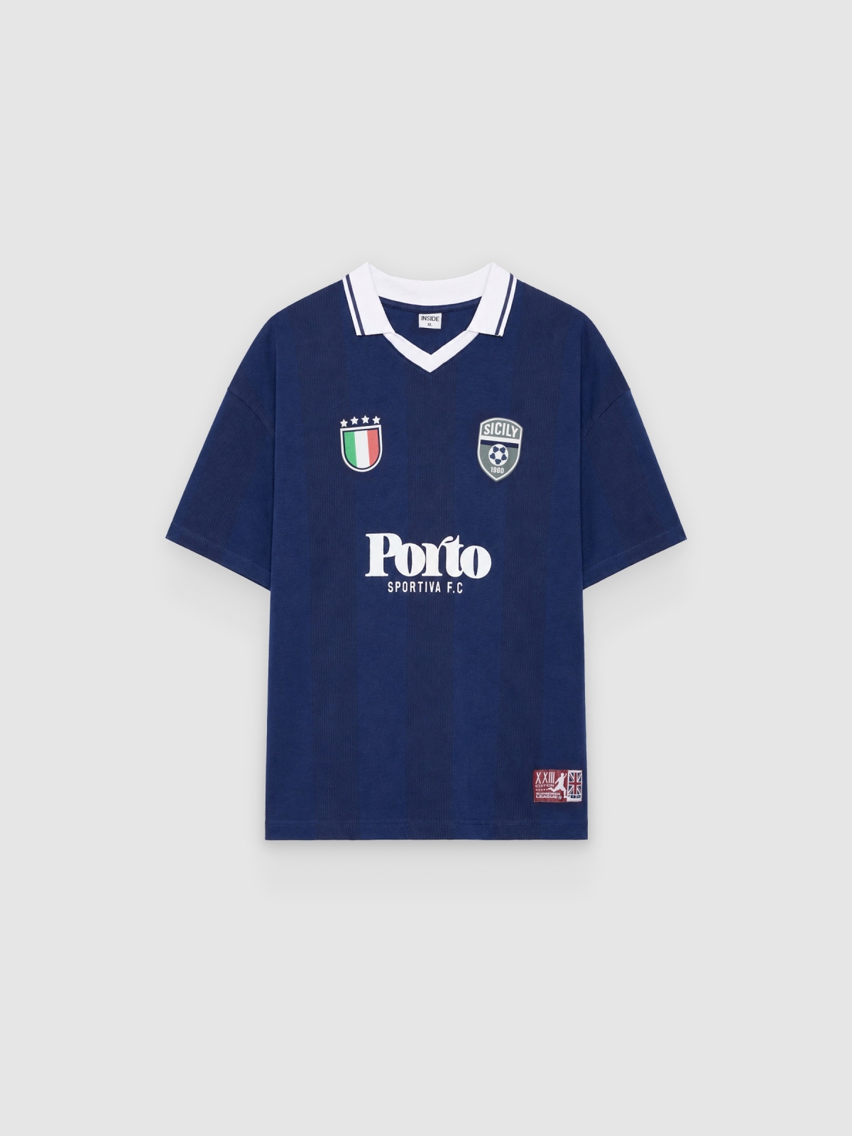 %Pto% Polo de futebol oversized texto azul marinho vista frontal