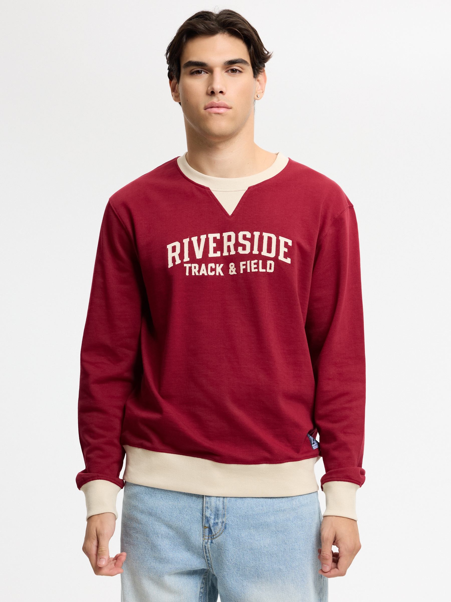 Oversized campus text sweatshirt garnet middle front view