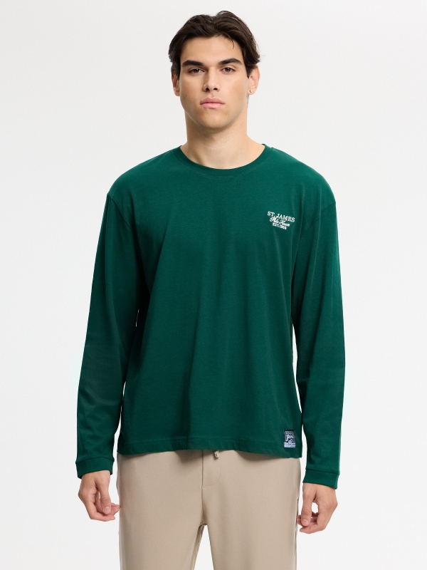 Camiseta bordada verde de manga longa verde escuro vista meia frontal