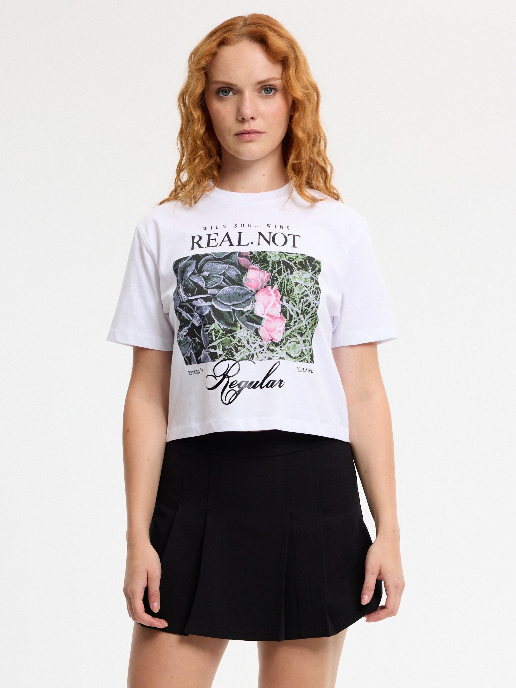 Camiseta crop flores algodão branco vista meia frontal