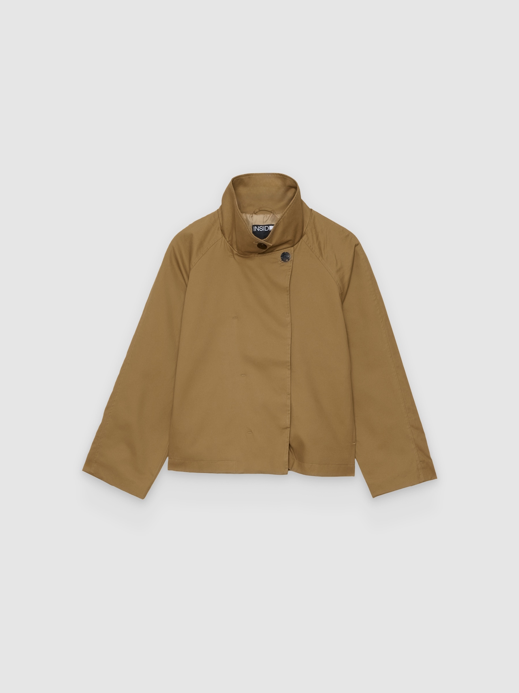  Trench curto oversized camel canela vista frontal
