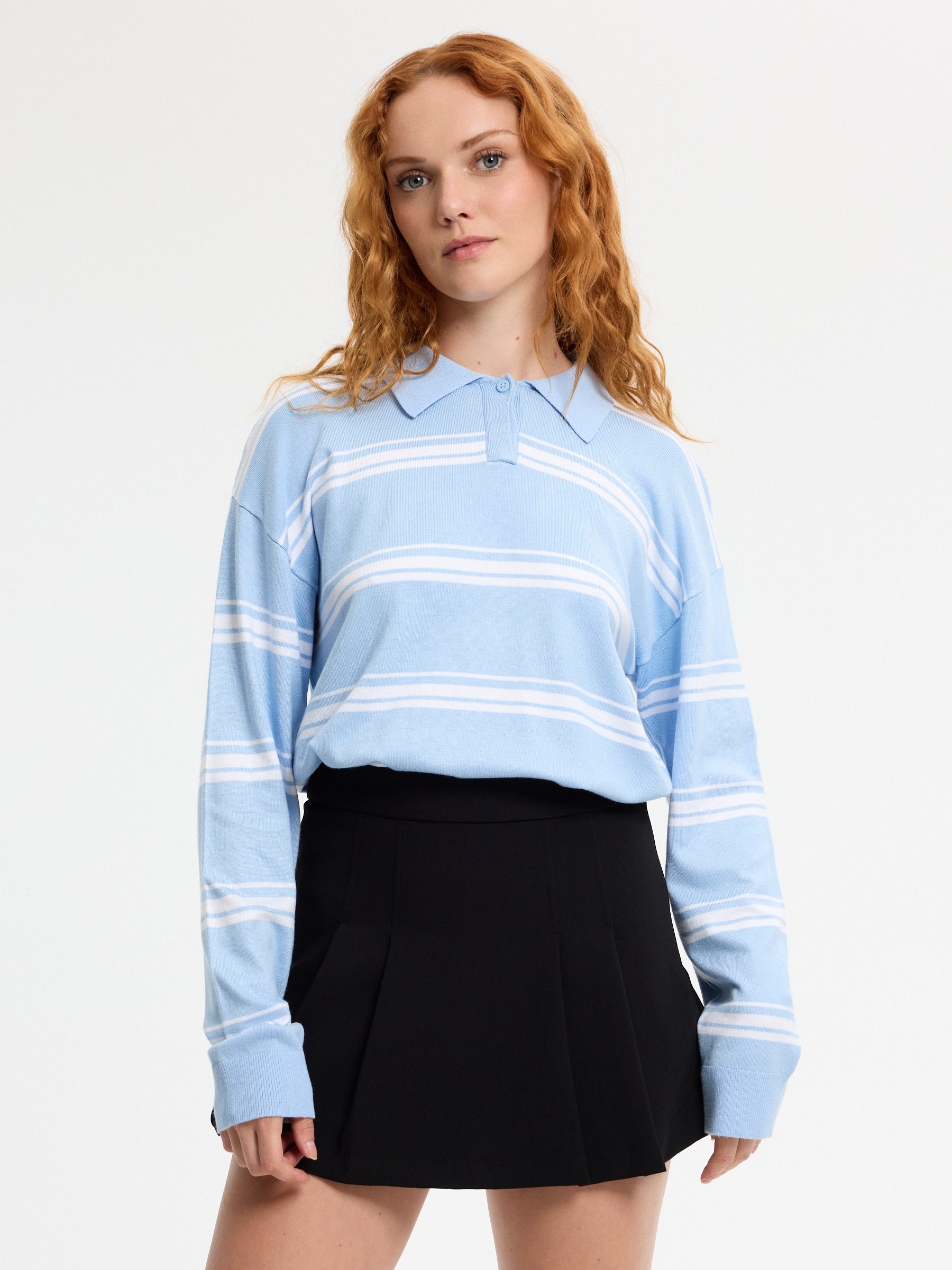 Knitted striped polo jersey light blue middle front view