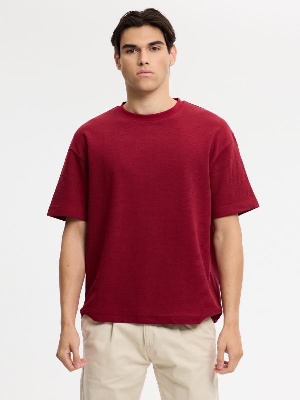 Camiseta lisa cuello redondo granate vista media frontal