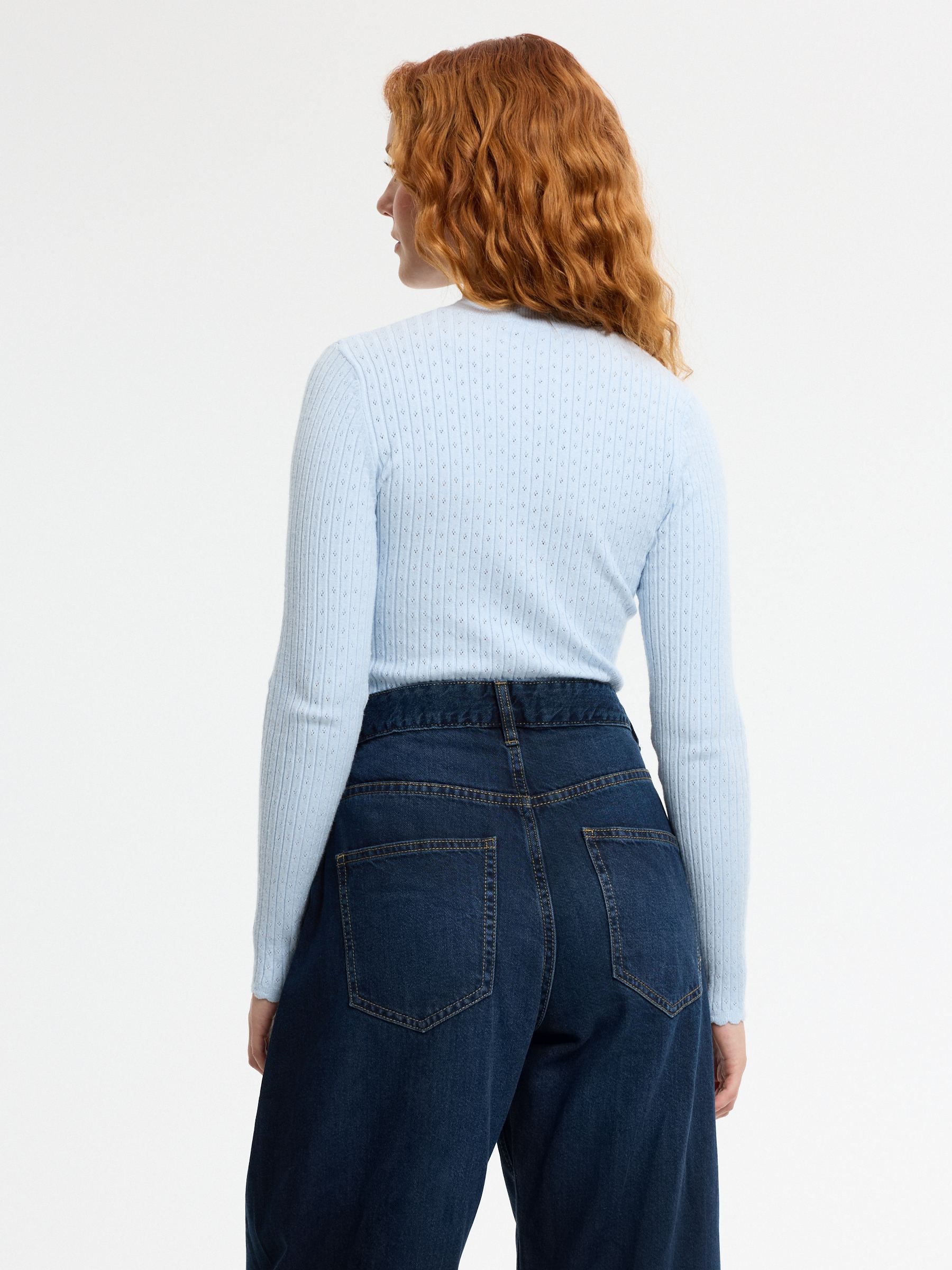 Openwork round-neck slim sweater light blue middle front view