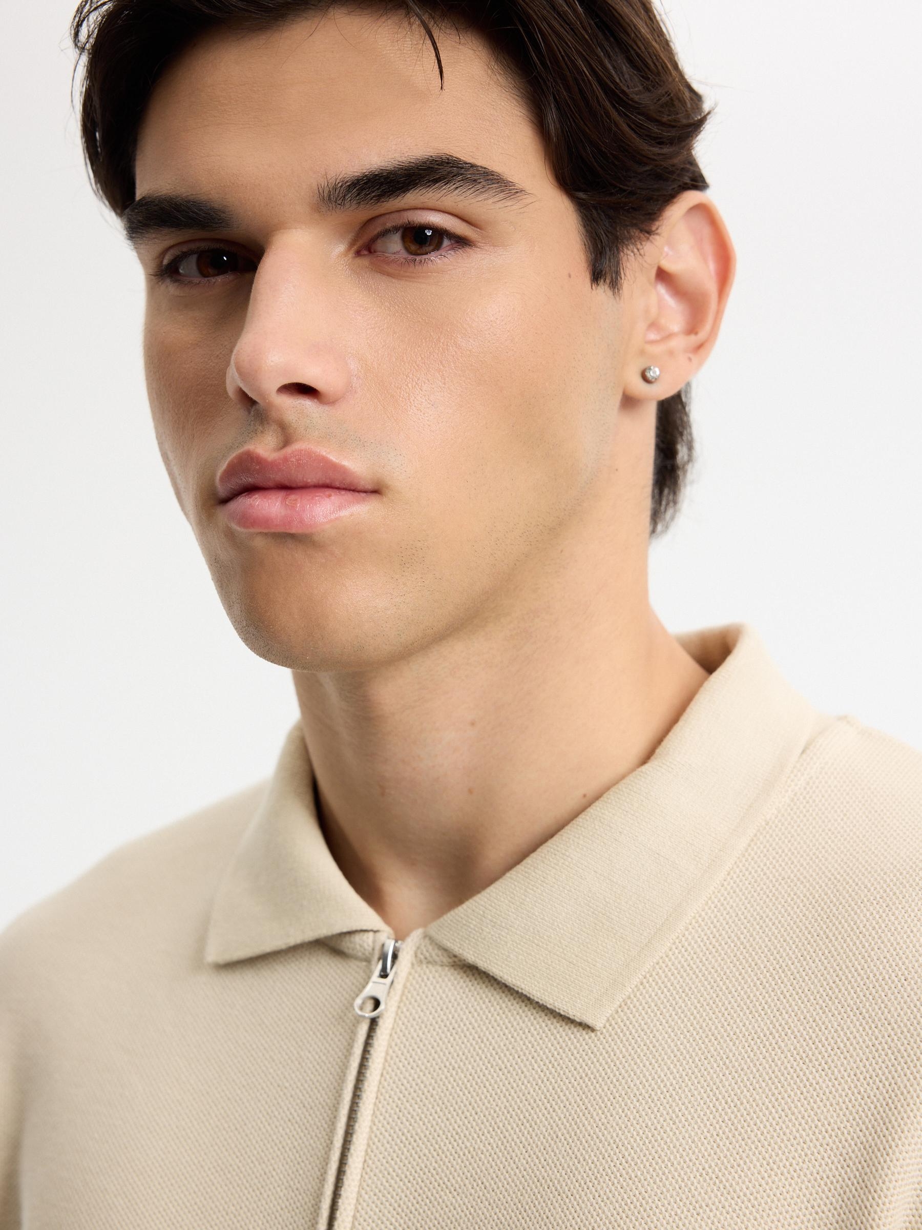 Polo oversized de manga longa liso crua vista meia frontal