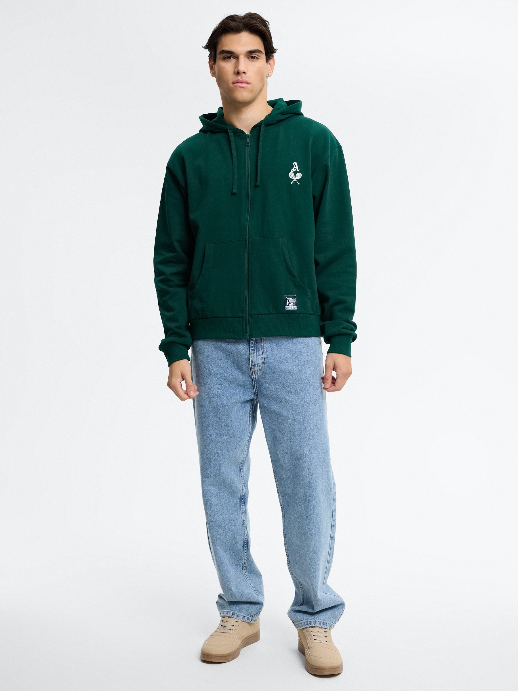 Moletom aberto com capuz felpudo texto verde escuro vista meia frontal