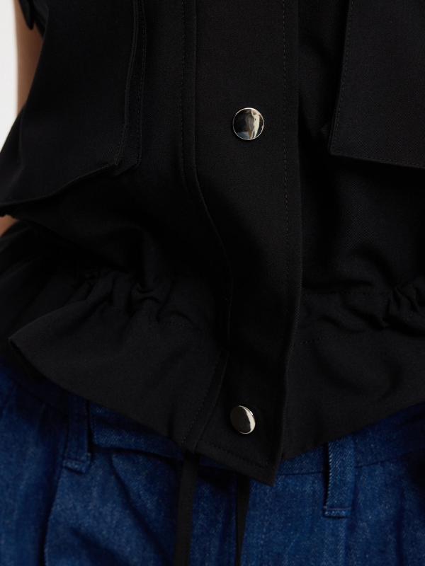 Chaleco cargo negro vista detalle