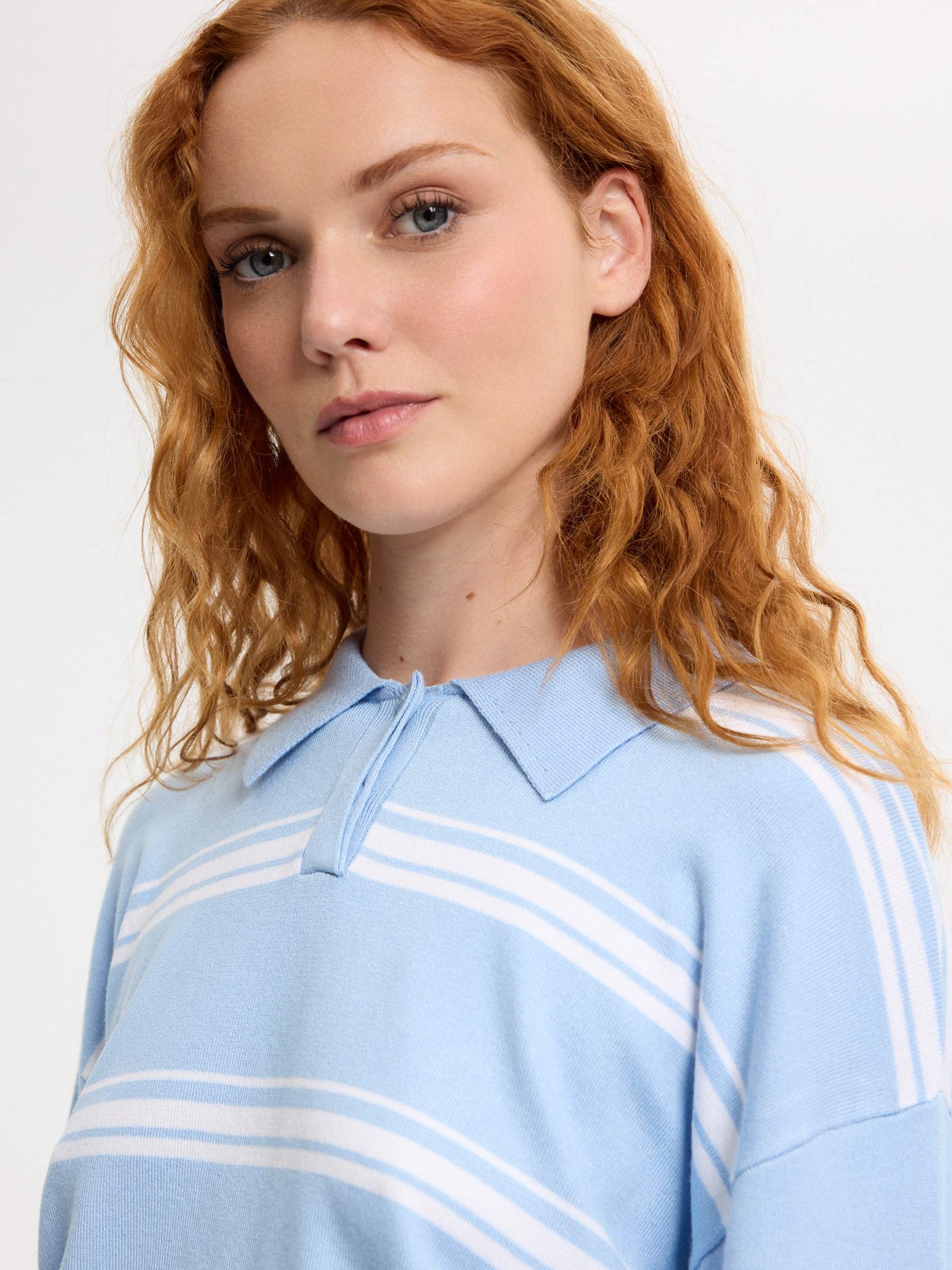 Knitted striped polo jersey light blue middle front view