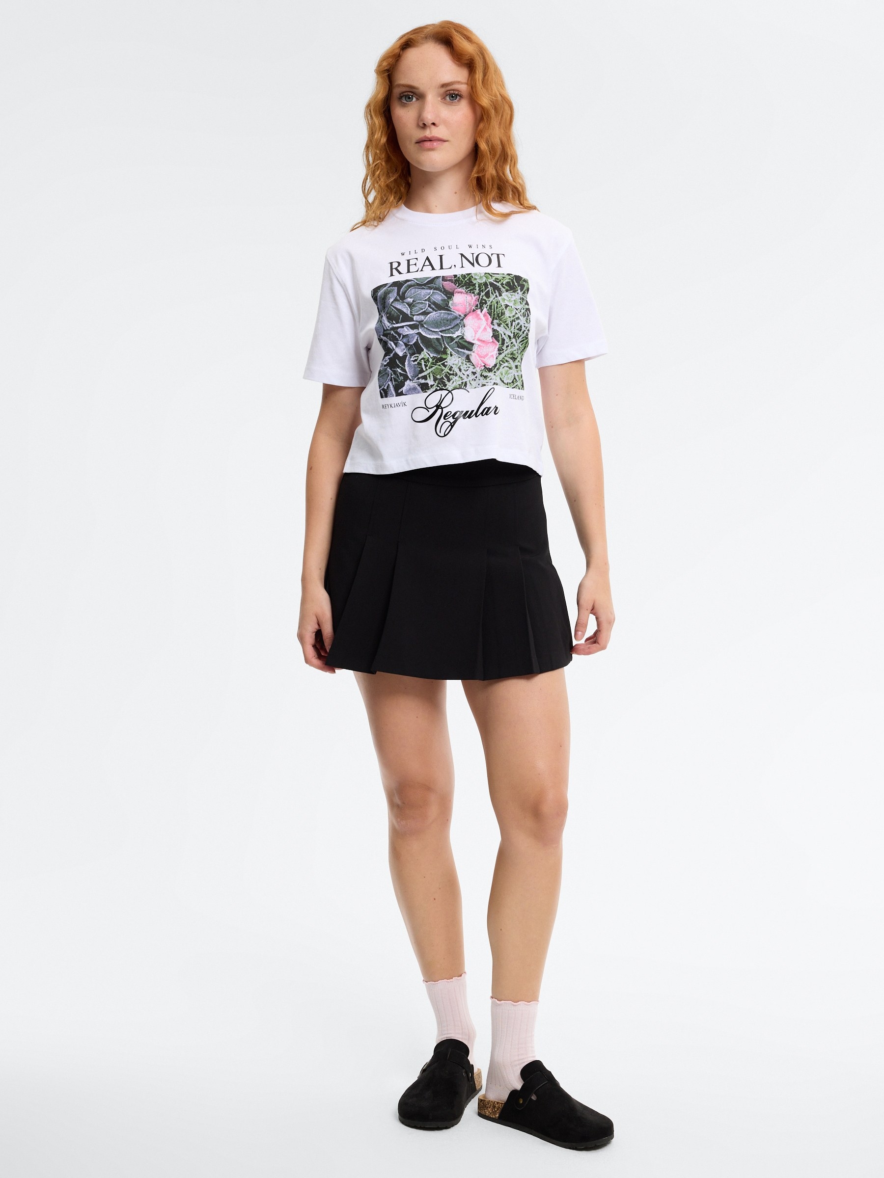 Cropped floral cotton T-shirt white middle front view