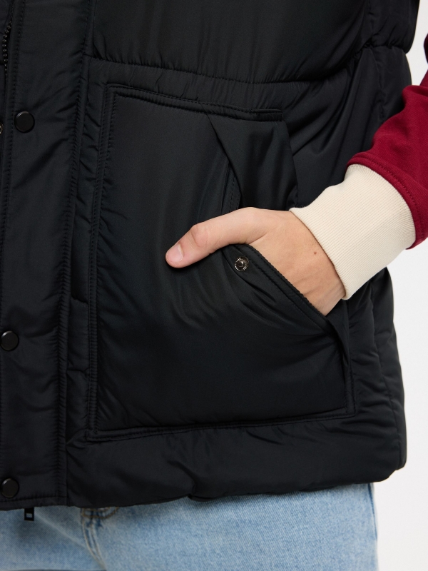 Nylon multi-pocket vest black detail view