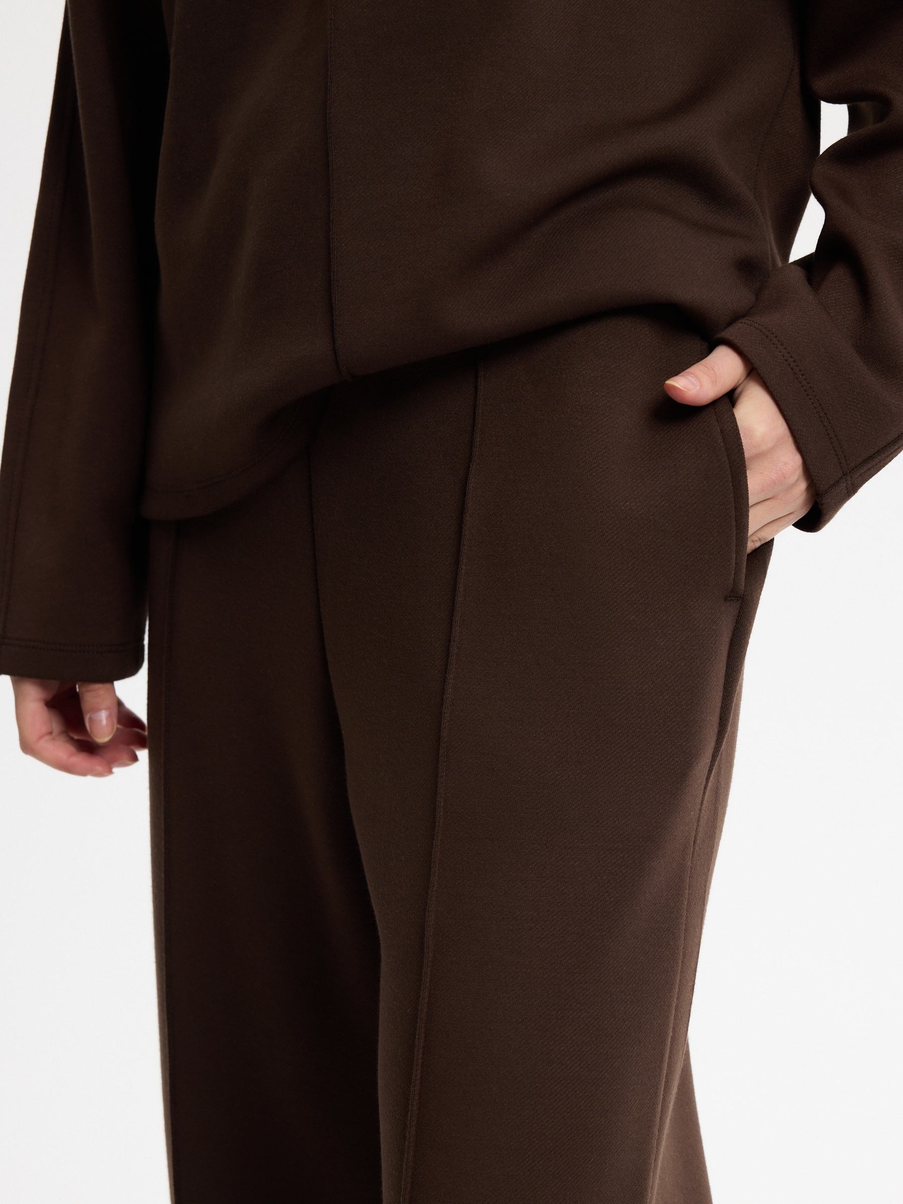 Wide-leg fleece pants chocolate front view