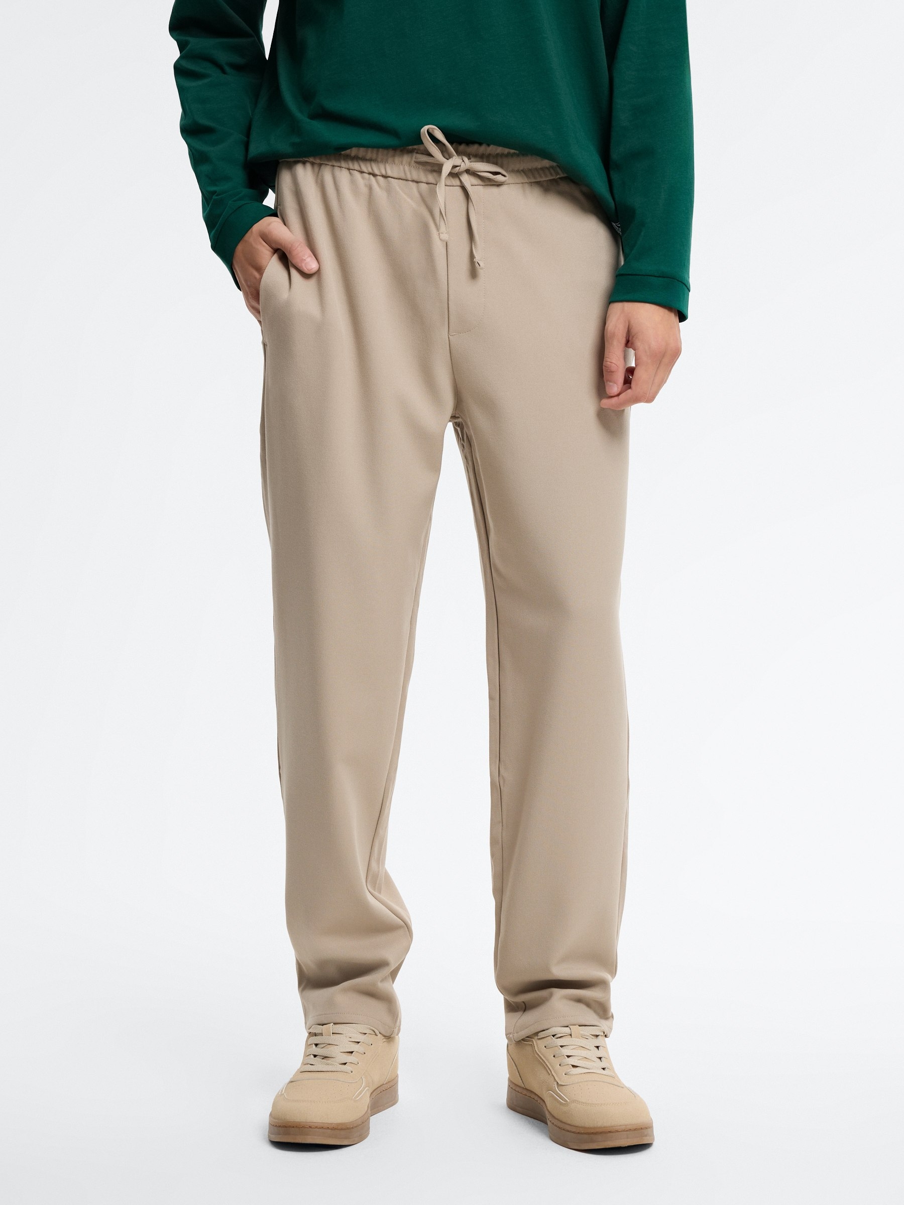 Calça jogger regular cintura alta bege vista geral frontal