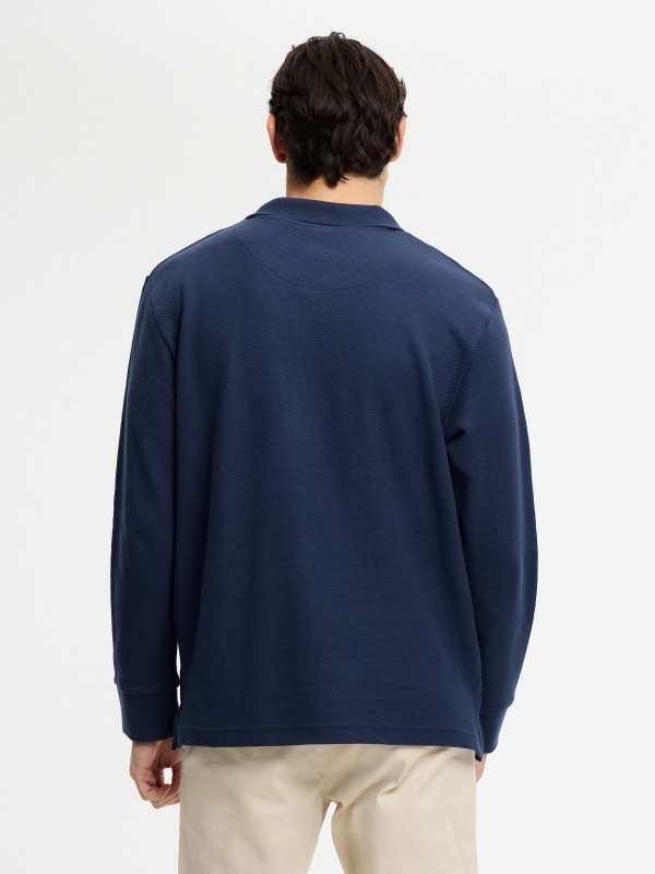 Polo oversized de manga longa liso azul marinho vista meia traseira