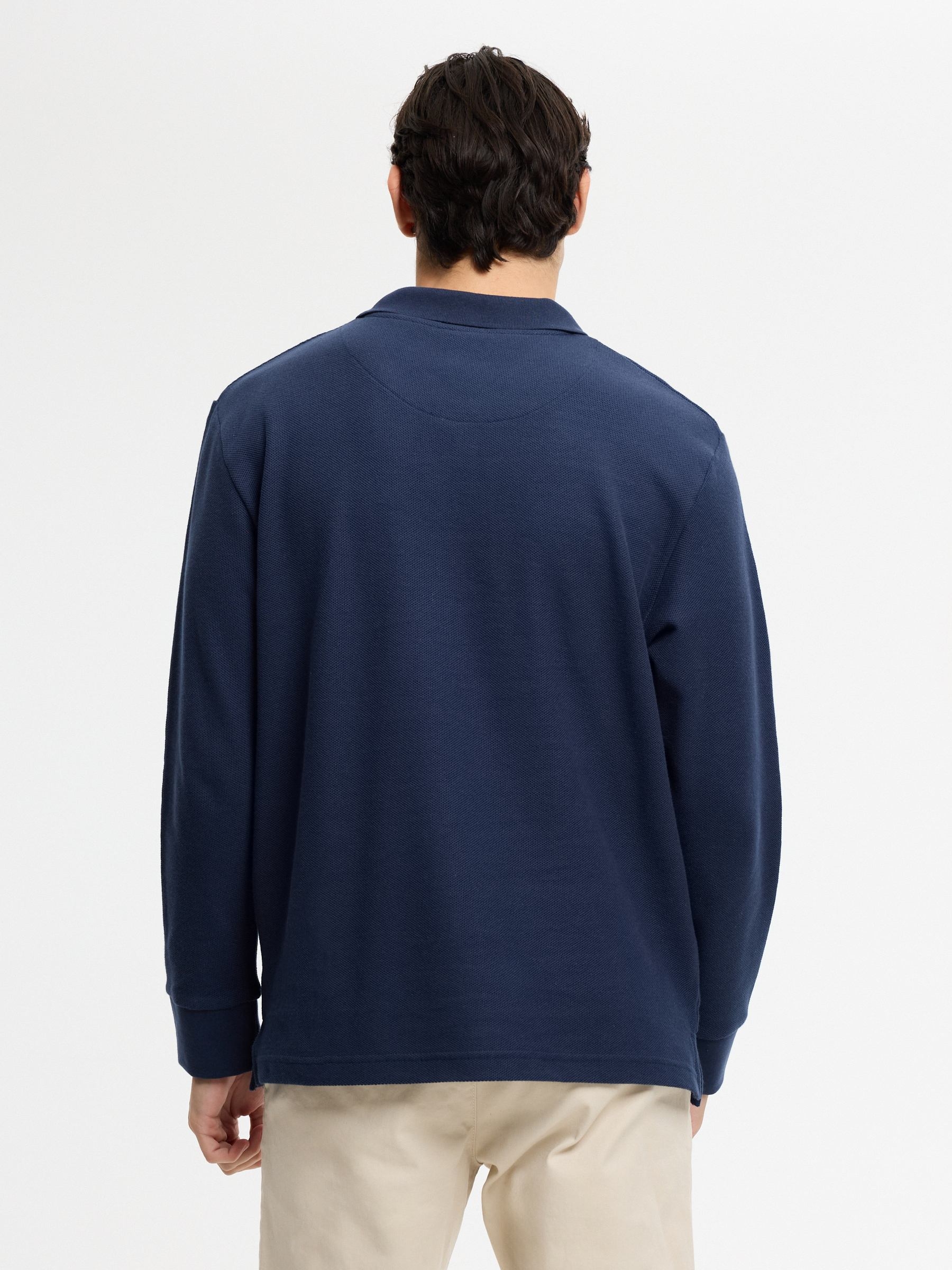 Polo oversized de manga longa liso azul marinho vista meia frontal