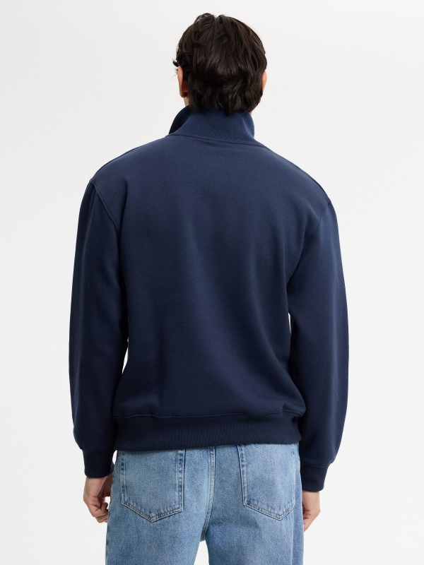 Sudadera color block oversized azul marino vista media trasera
