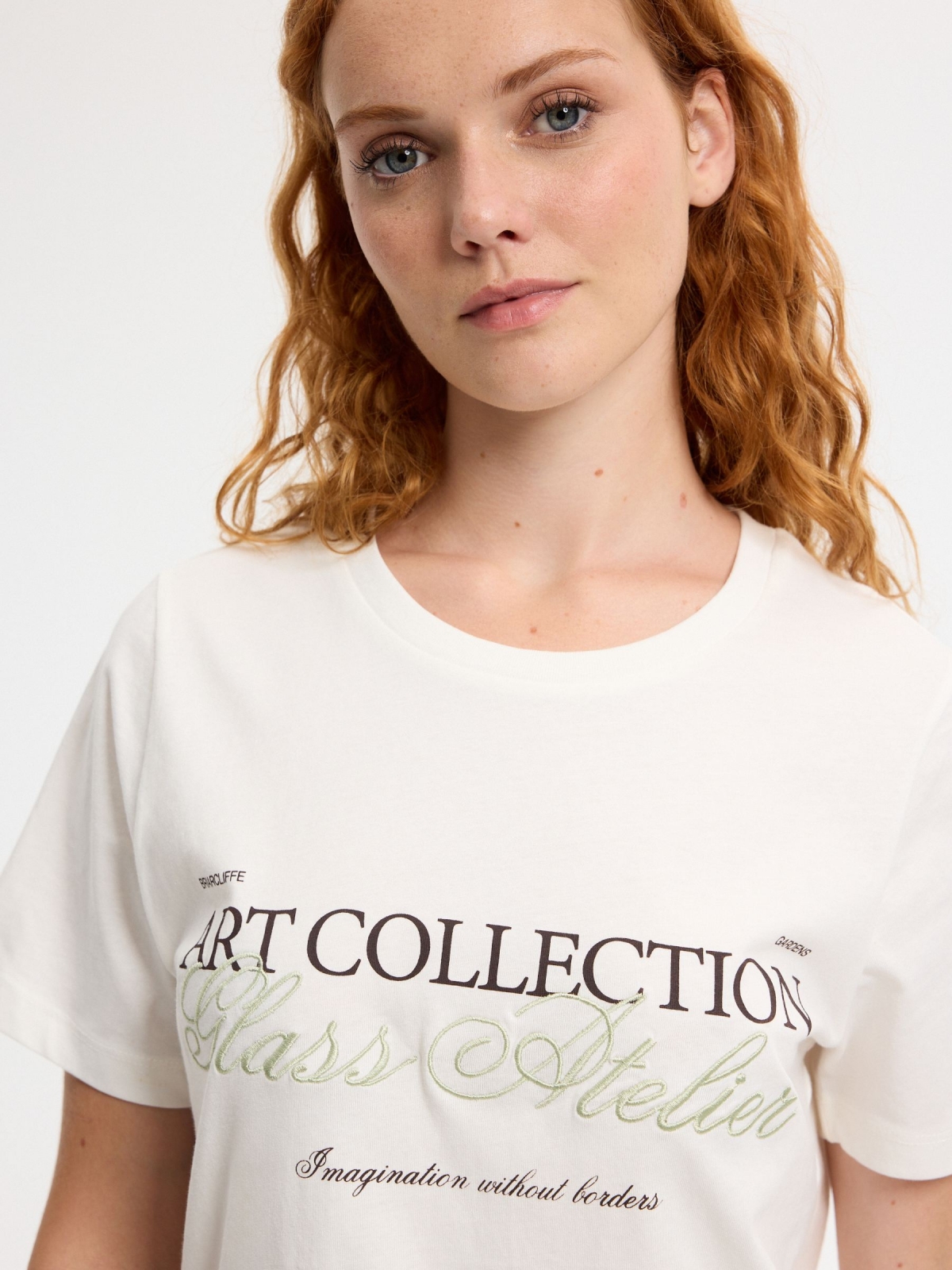 Camiseta texto algodón blanco roto vista detalle