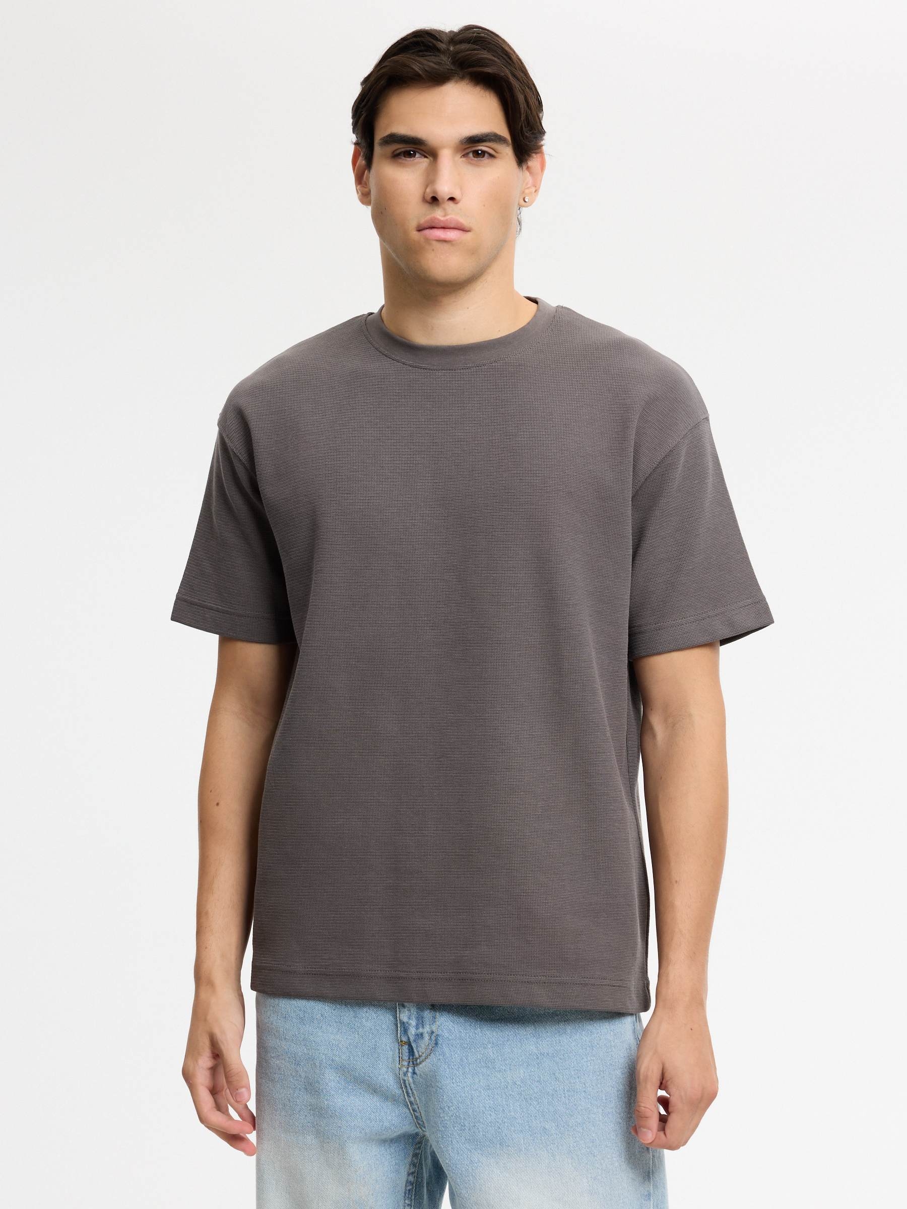 Camiseta lisa cuello redondo gris medio vista media frontal