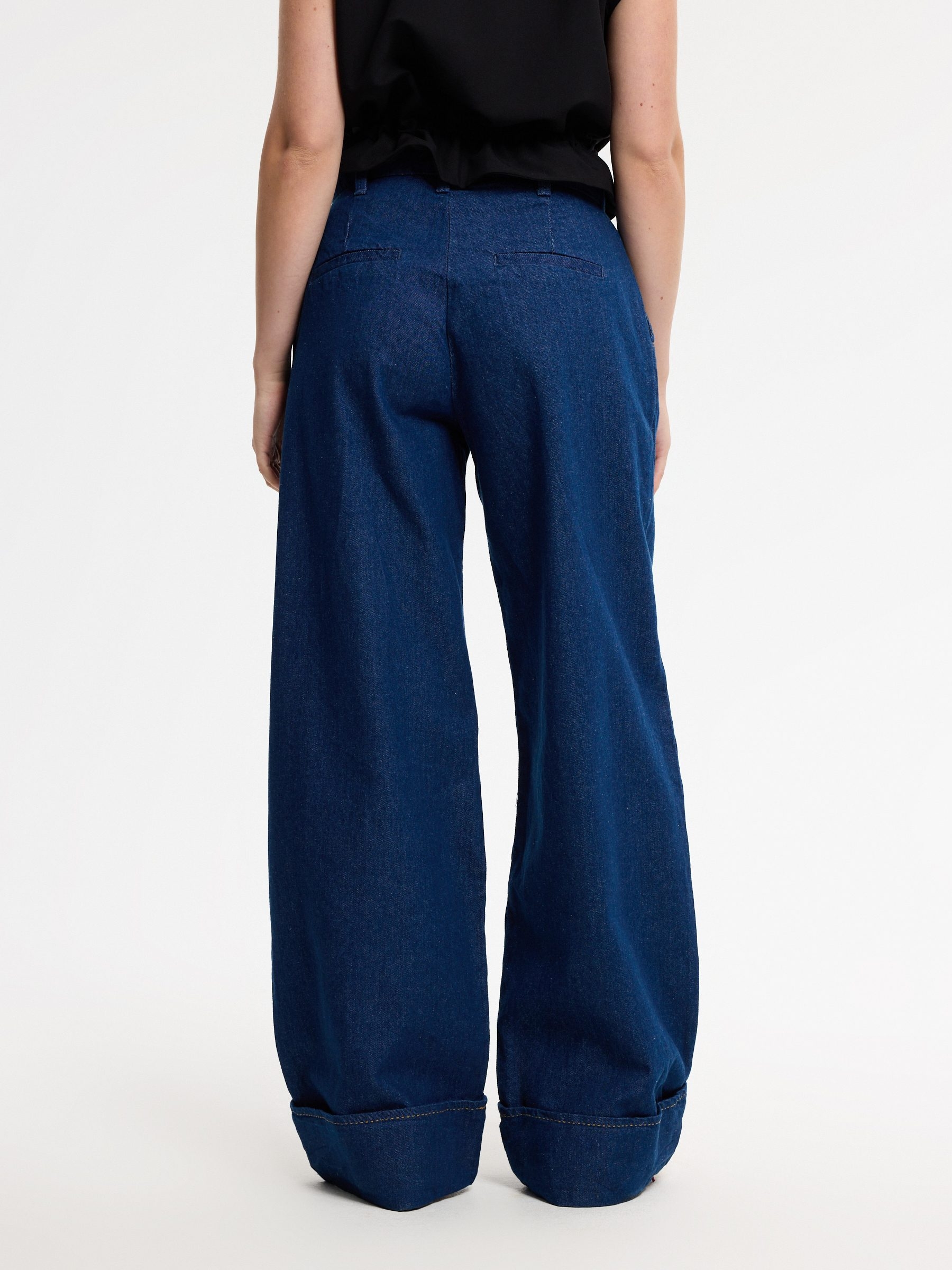Wide-leg jeans with pleats dark blue front view