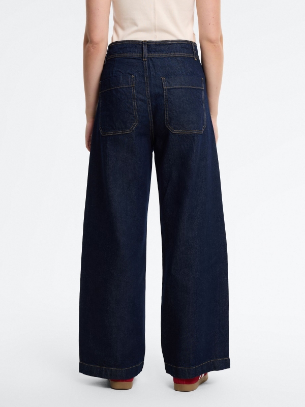 Jeans escuros wide leg multibolsos azul escuro vista meia traseira