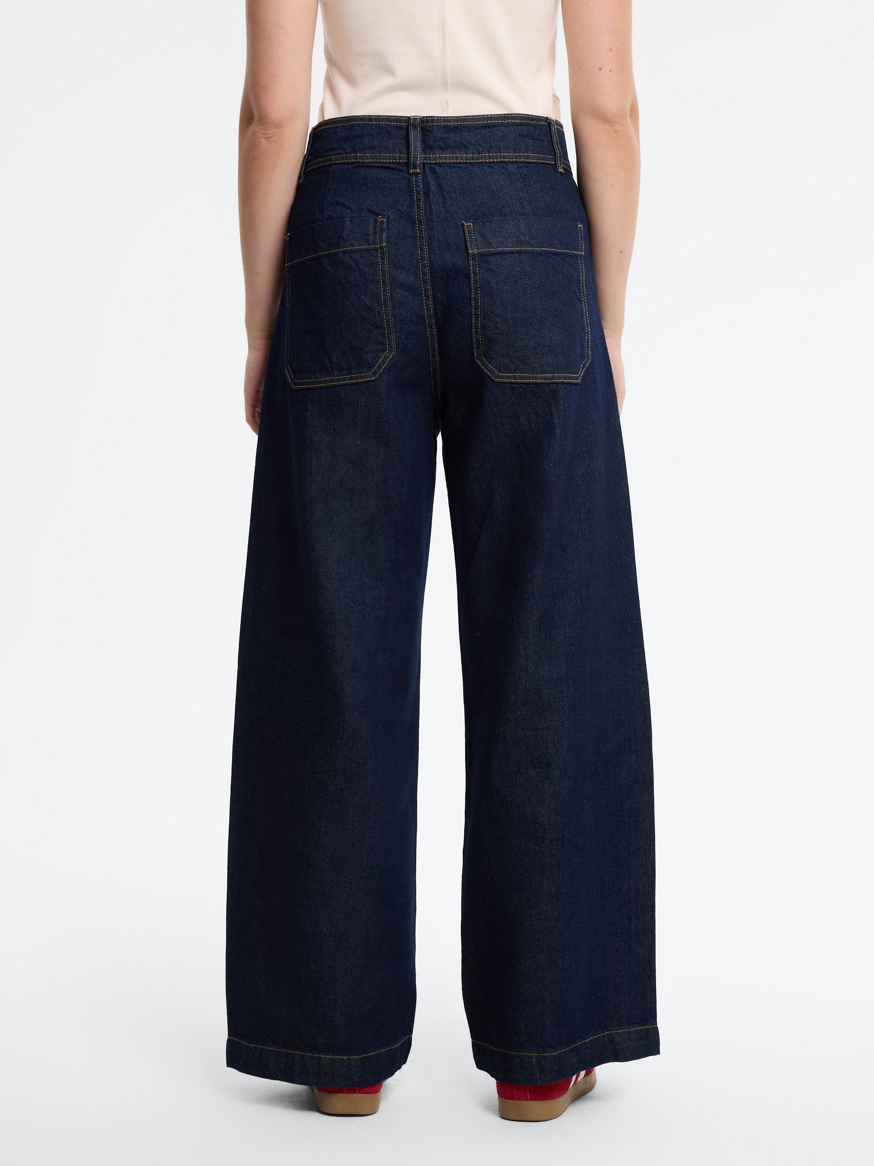 Dark wide-leg multi-pocket jeans dark blue front view