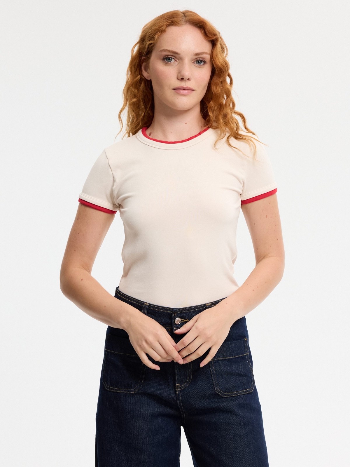 Camiseta de manga dupla slim de viscose areia vista meia frontal