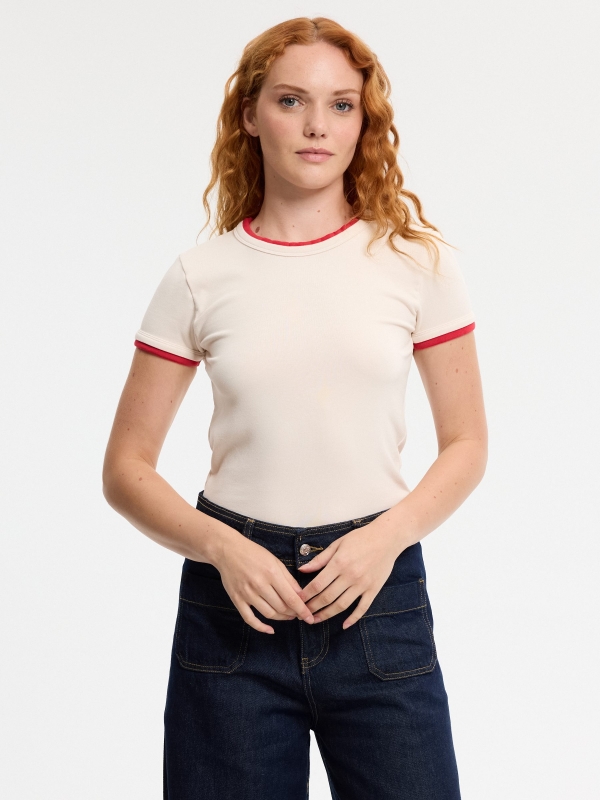 Camiseta de manga dupla slim de viscose areia vista meia frontal