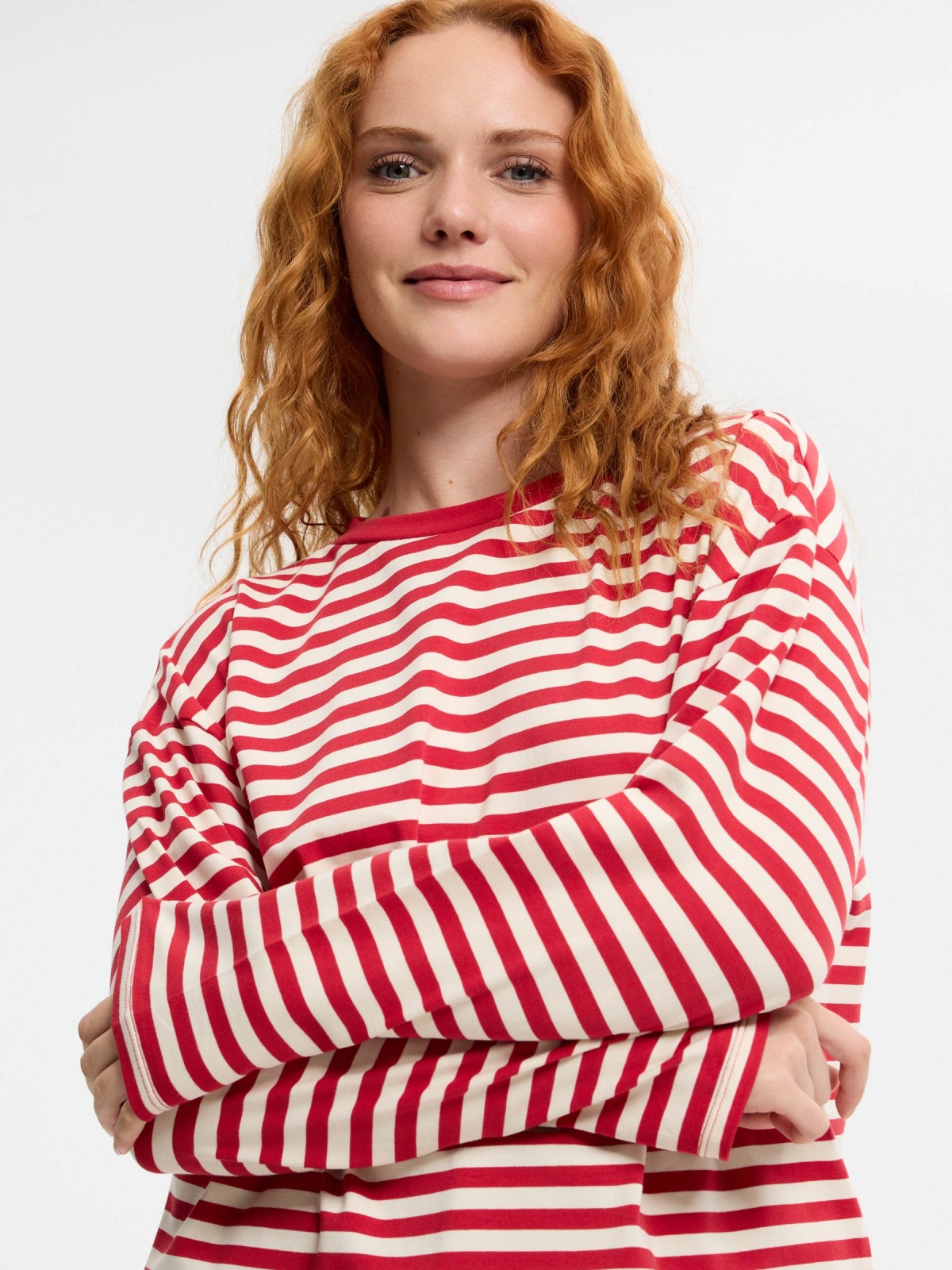 Striped long-sleeve shirt carmine detail view