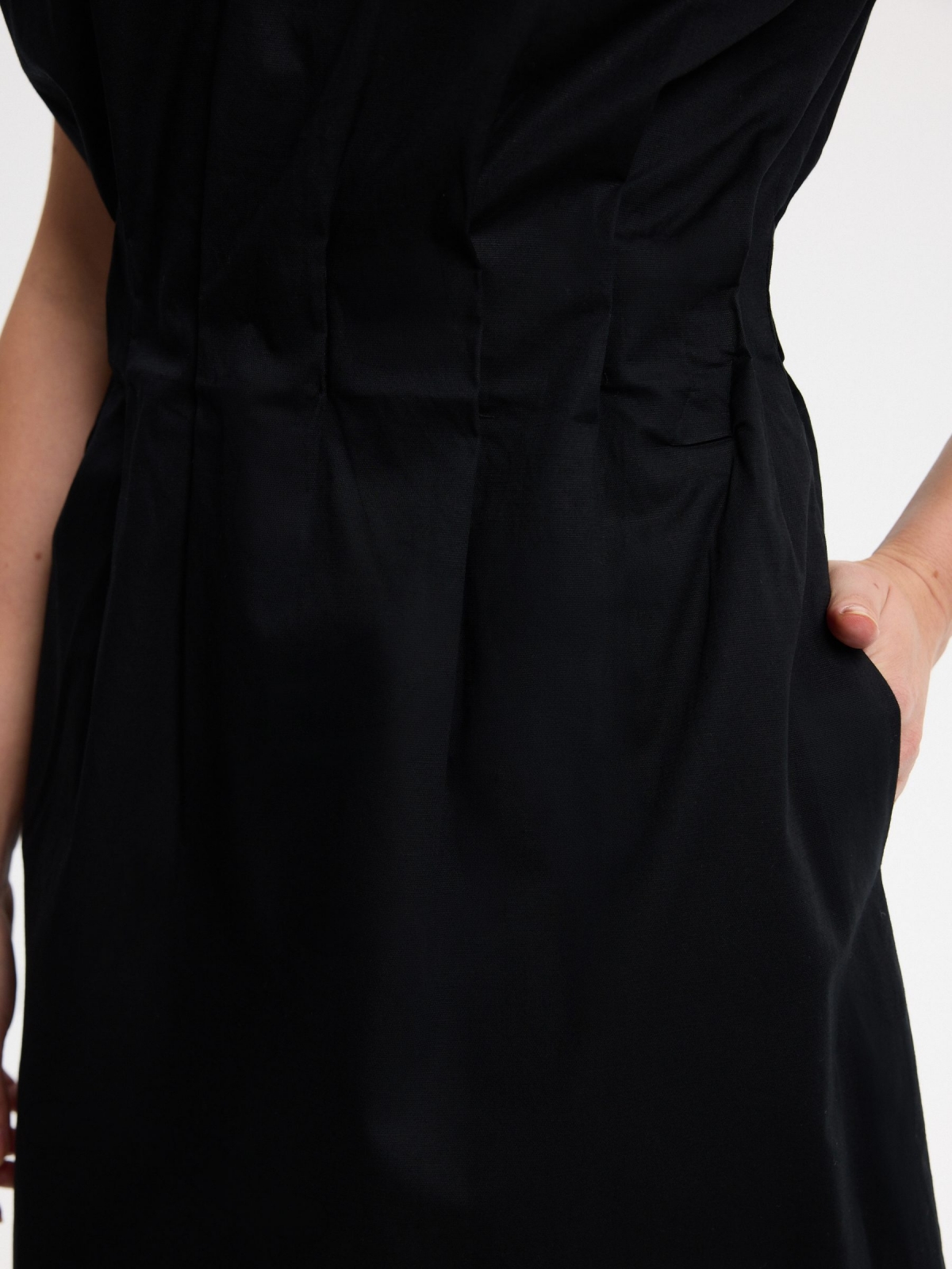 Plain linen midi dress black detail view