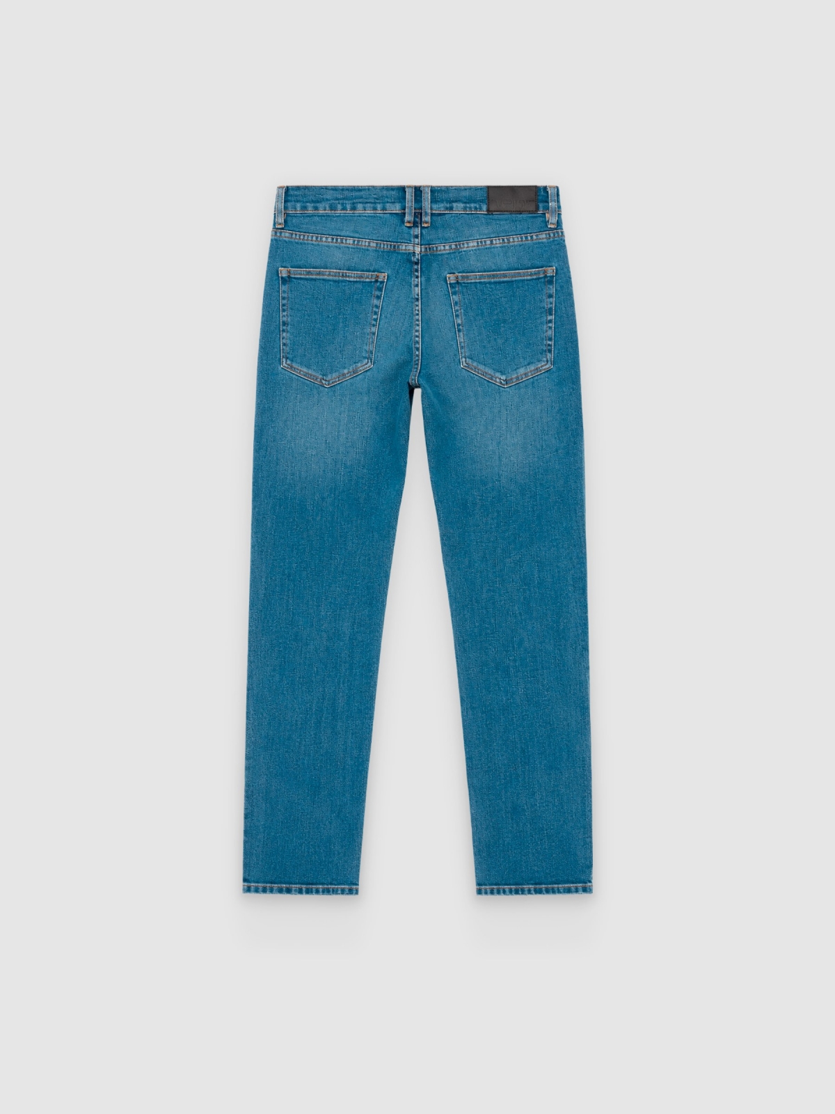 Jeans Slim básicos azul vista trasera