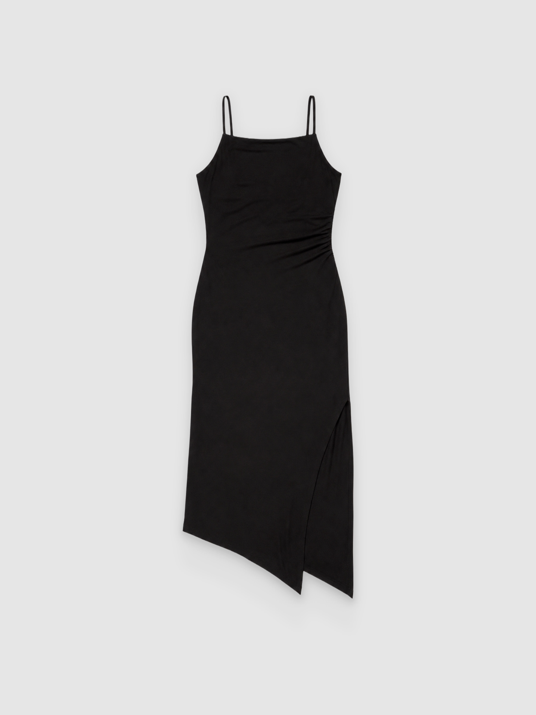 Decote assimétrico do vestido Midi preto vista meia frontal