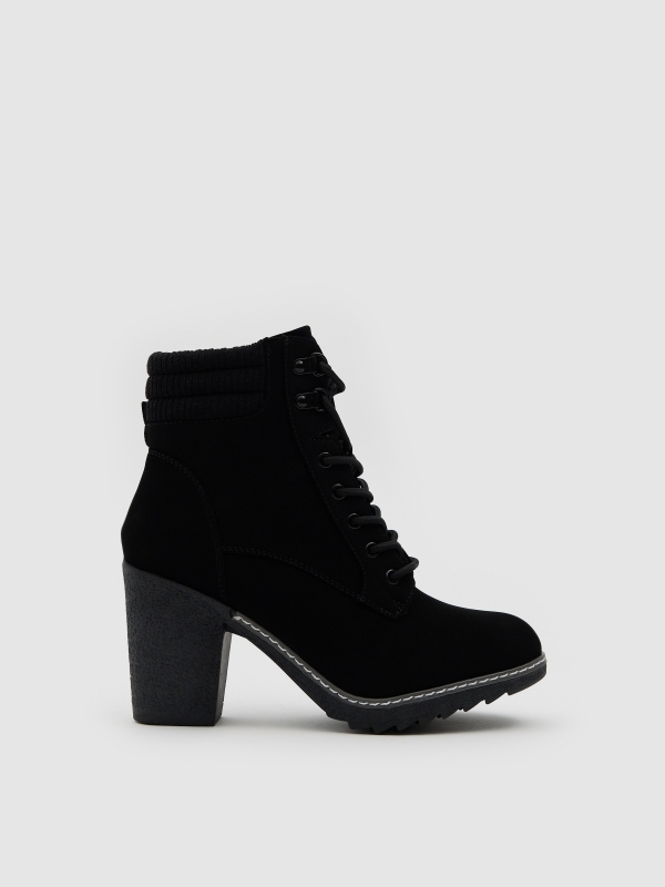 Botines con cuello combinado negro