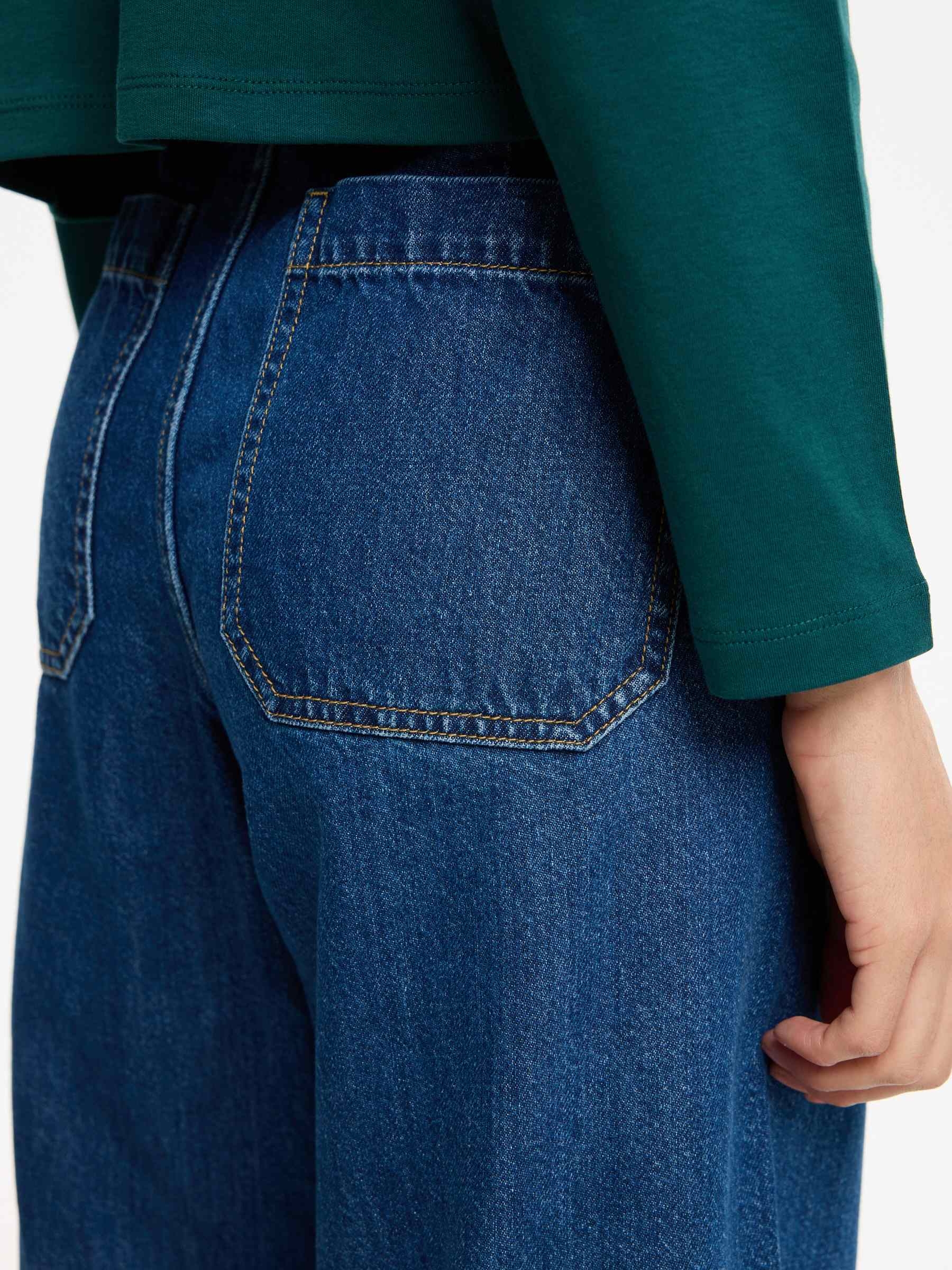 High-waisted multi-pocket wide-leg jeans blue front view
