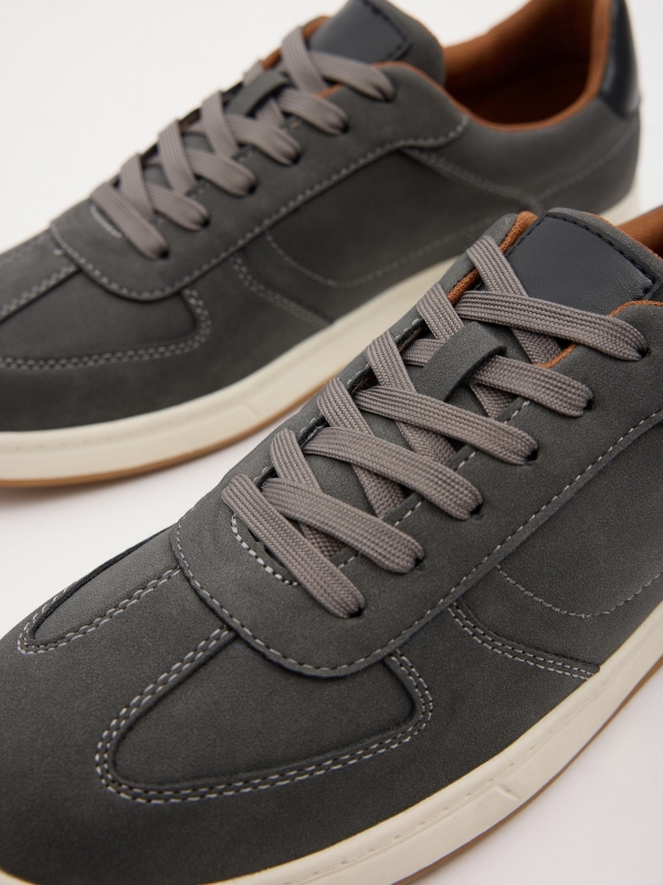 Zapato casual de polipiel gris vista detalle