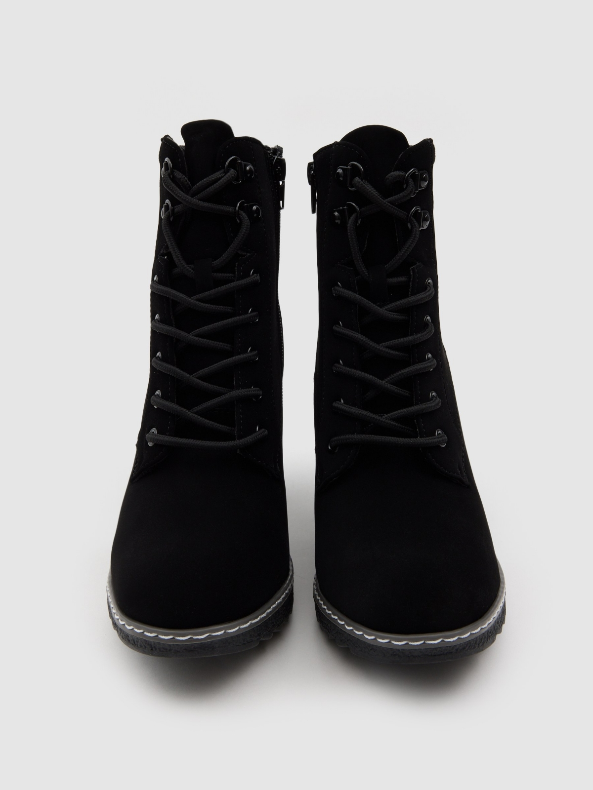 Botines con cuello combinado negro vista detalle