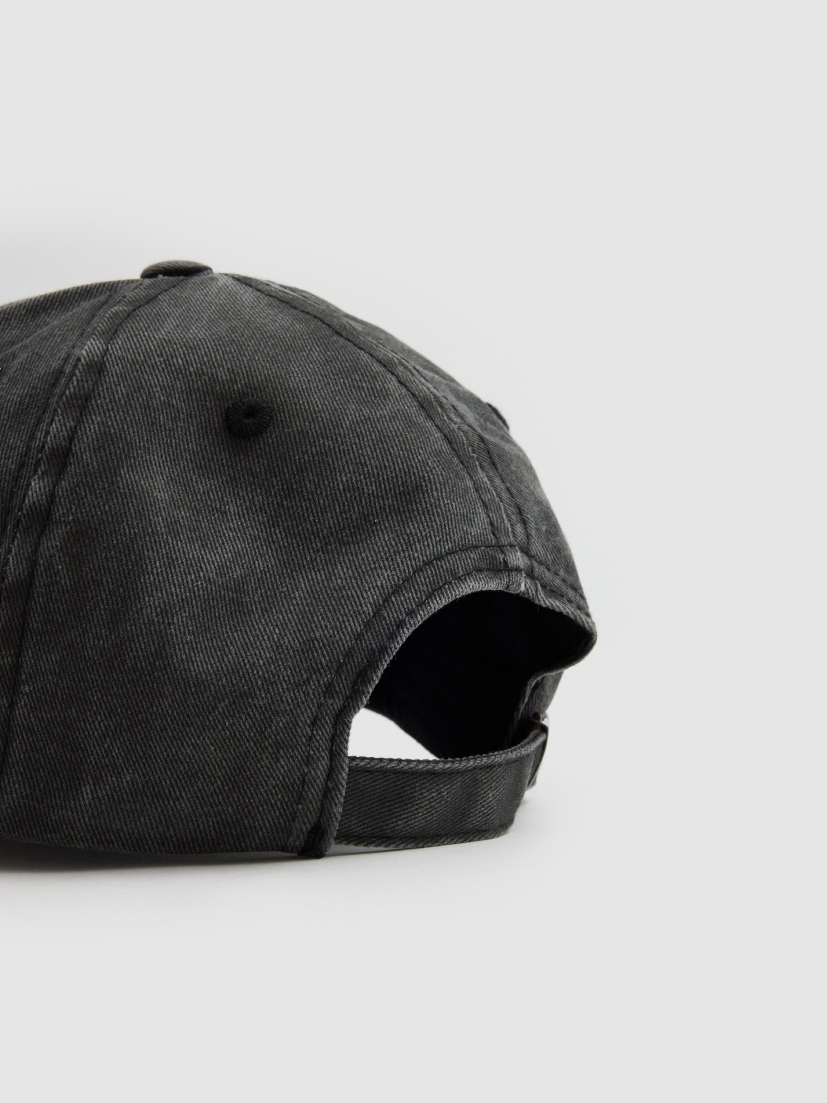 Gorra baseball efecto lavado gris vista detalle