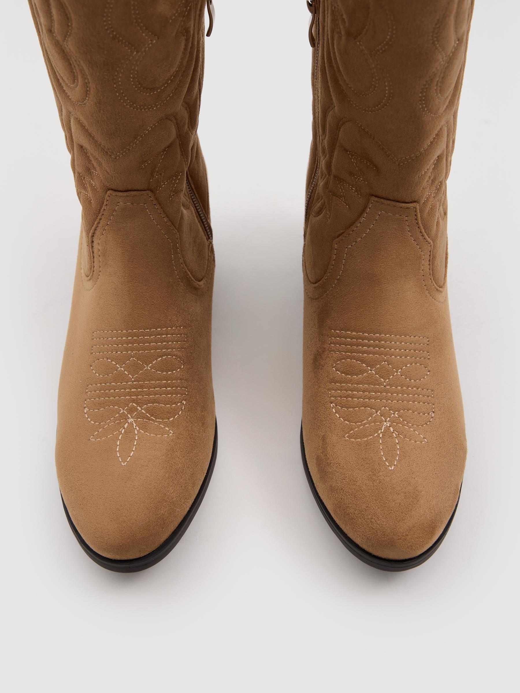 Botines cowboy media caña beige