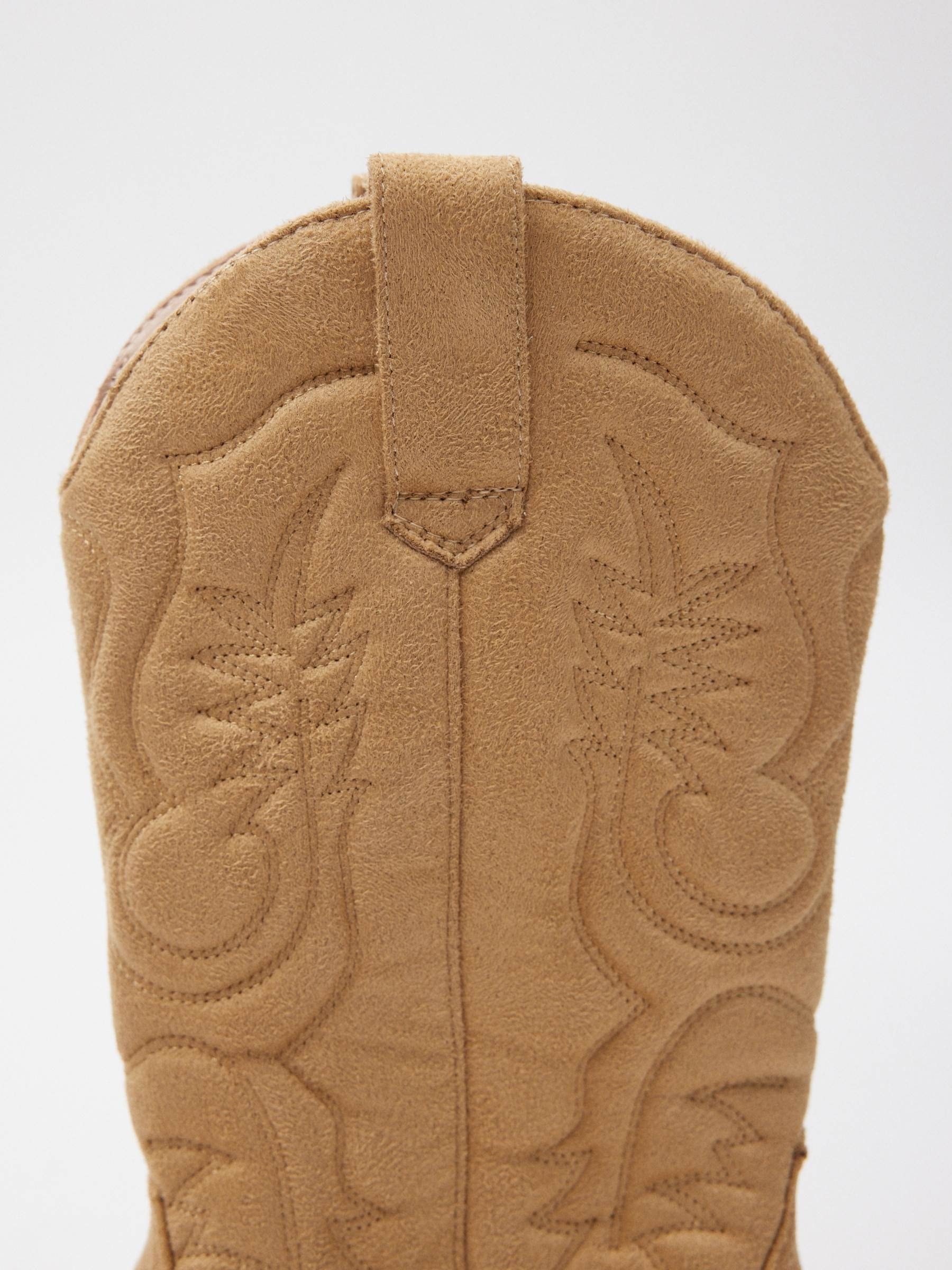 Botines cowboy media caña beige
