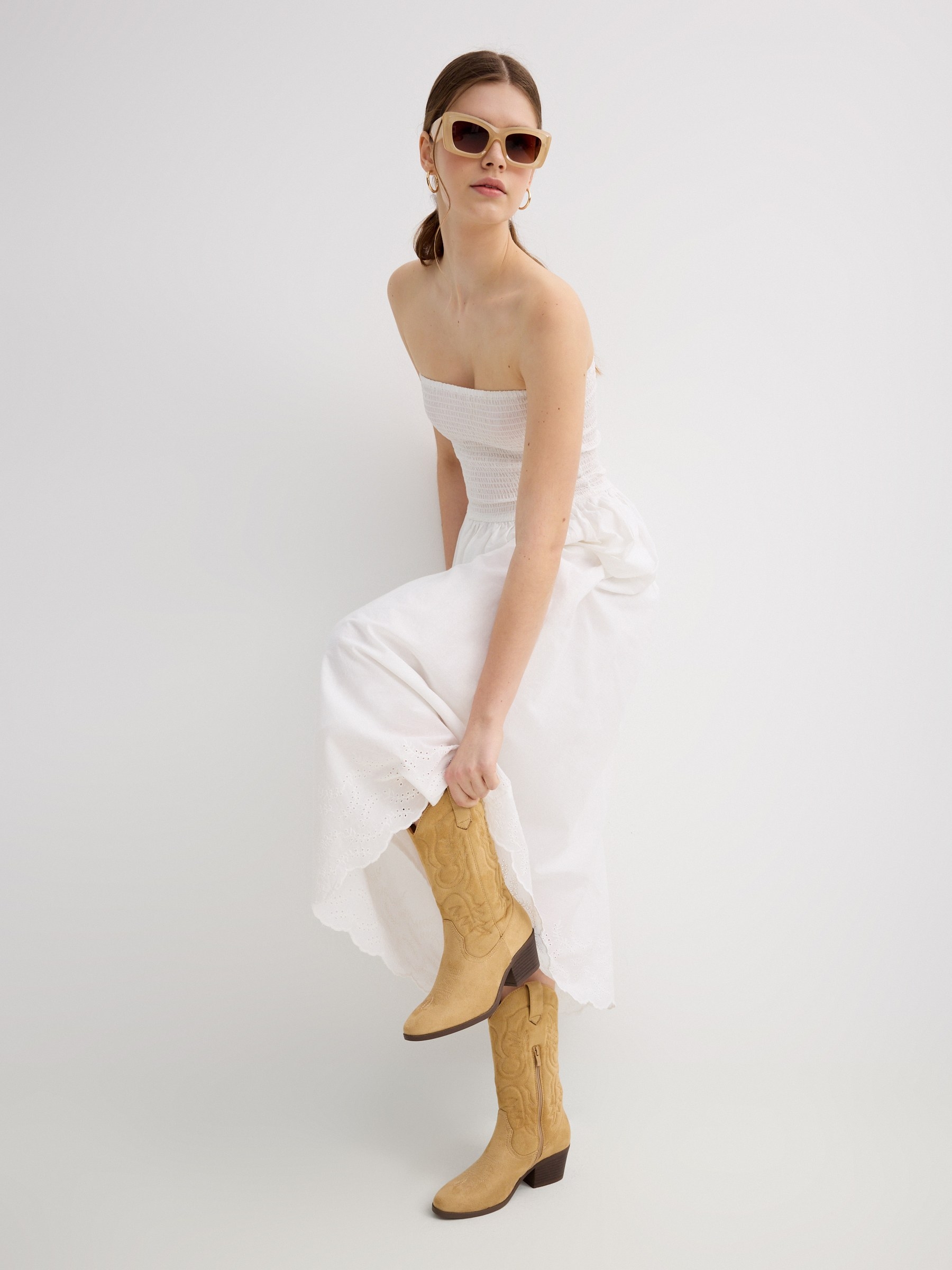 Botines cowboy media caña beige
