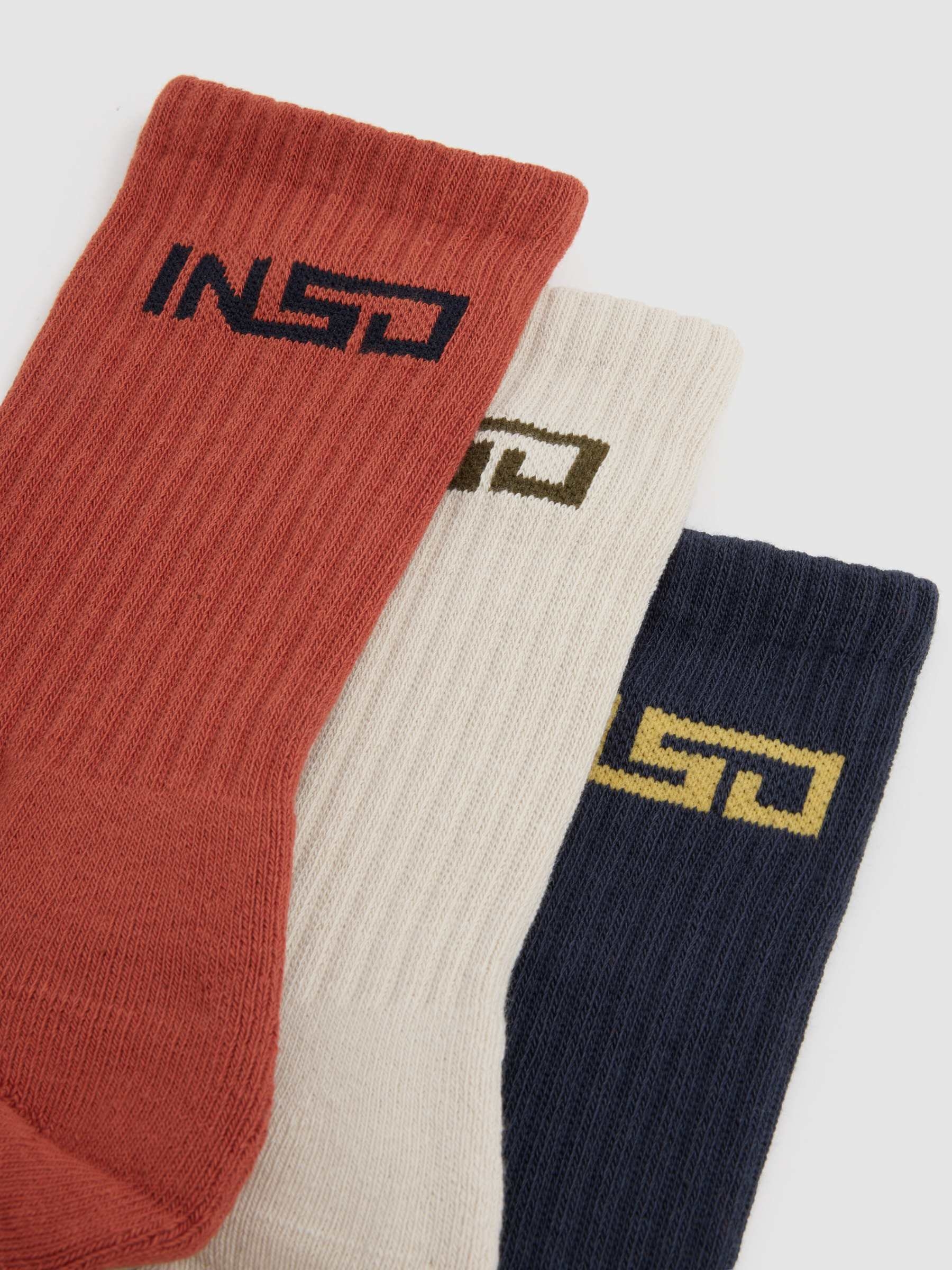 3-pack sports socksmiddle front view