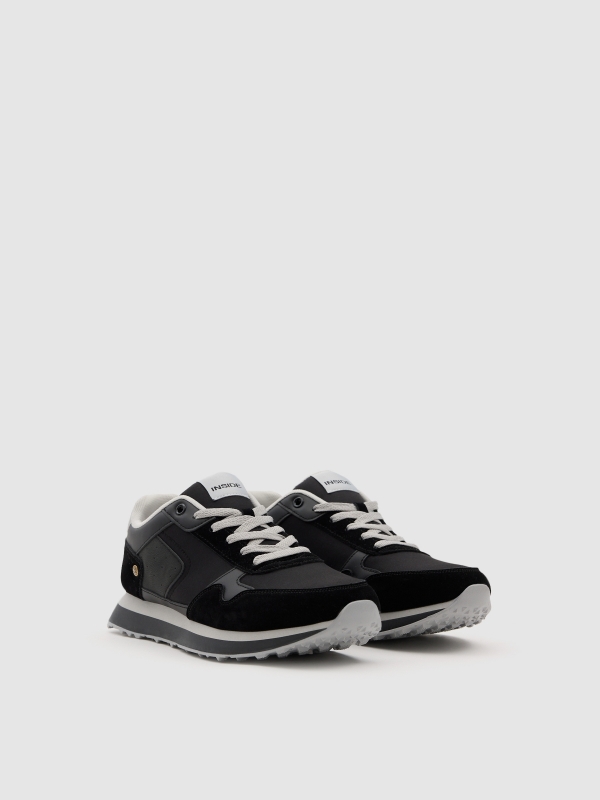 Tênis esportivo para corrida nylon borracha preto vista frontal 45º