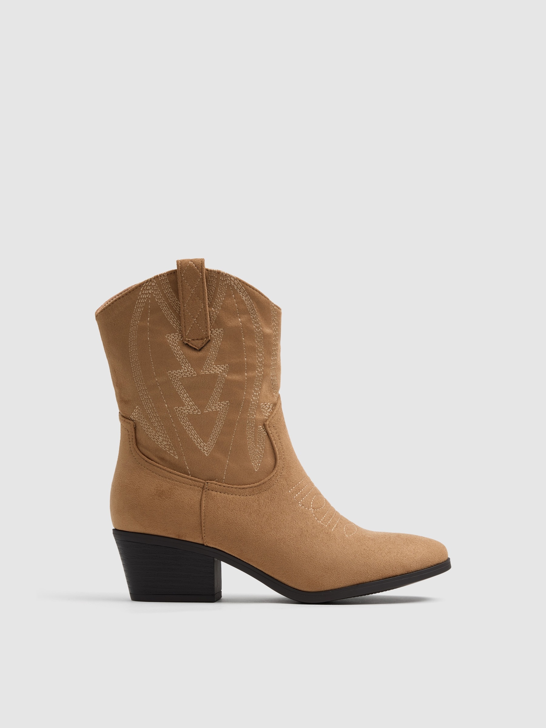 Cowboy ankle boot with wide heel beige