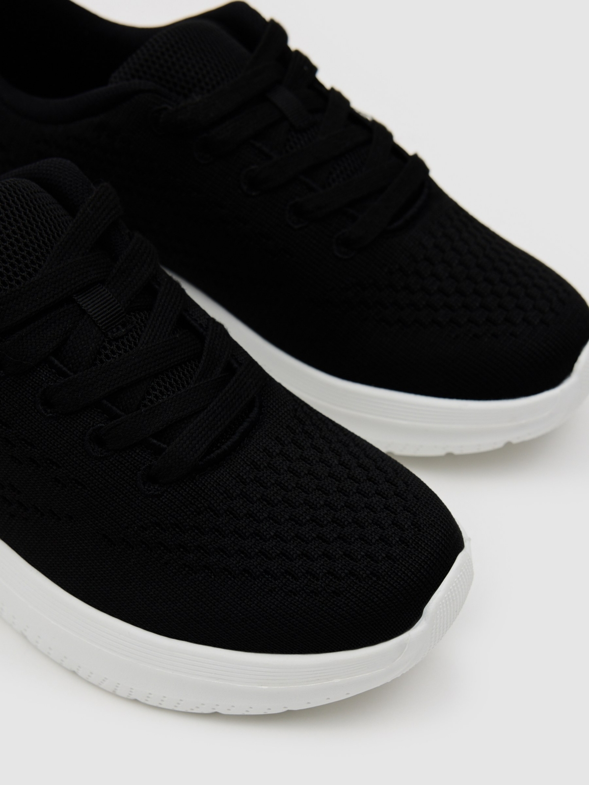 Tênis baixos plataforma pretos preto vista detalhe