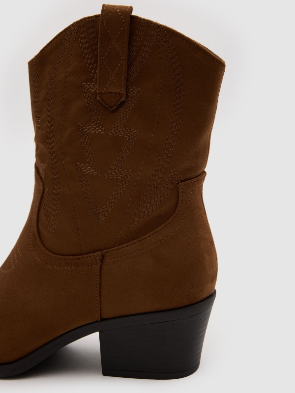 Cowboy ankle boot microfiber wide heel brown zenithal view