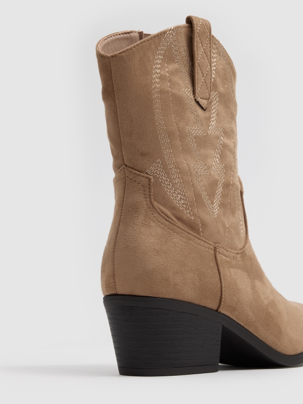 Cowboy ankle boot with wide heel beige detail view