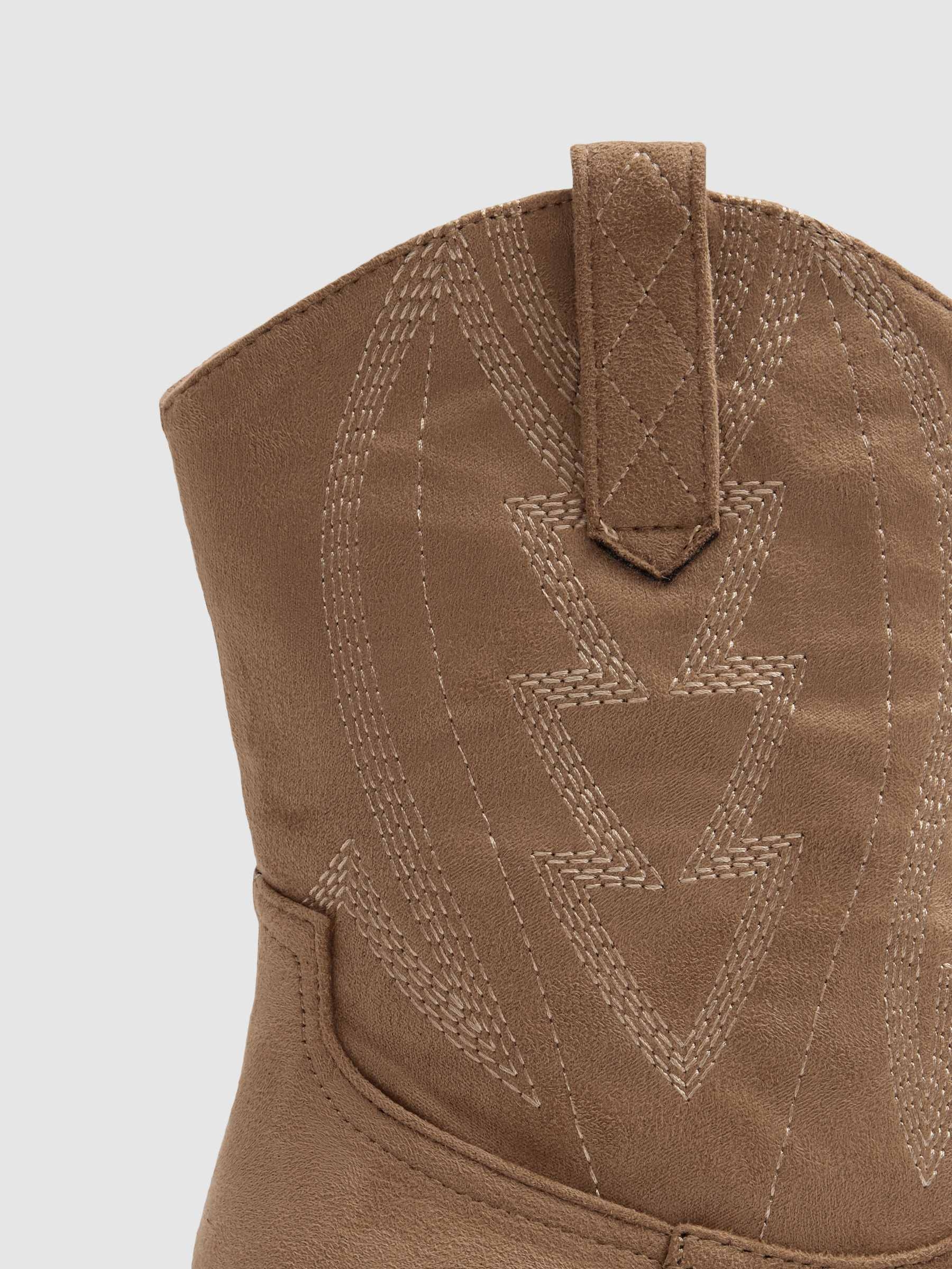 Botín cowboy tacón ancho beige