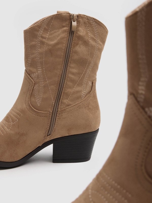Cowboy ankle boot with wide heel beige detail view