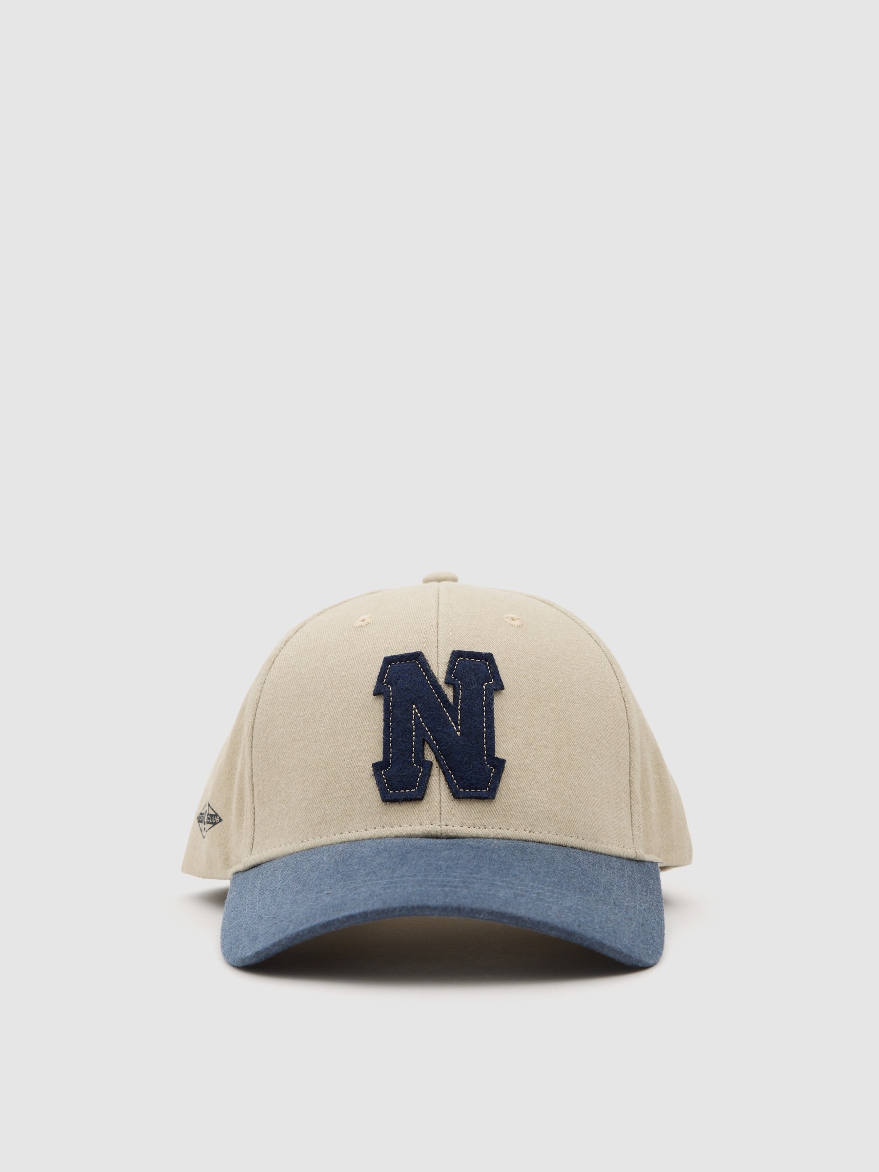 Two-tone baseball cap with embroidered logo beige 45º front view