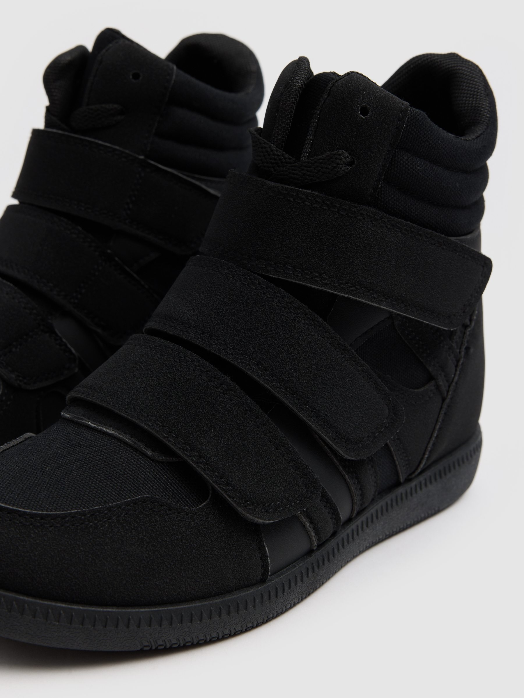 Sporty wedge ankle boot with Velcro straps and platform black