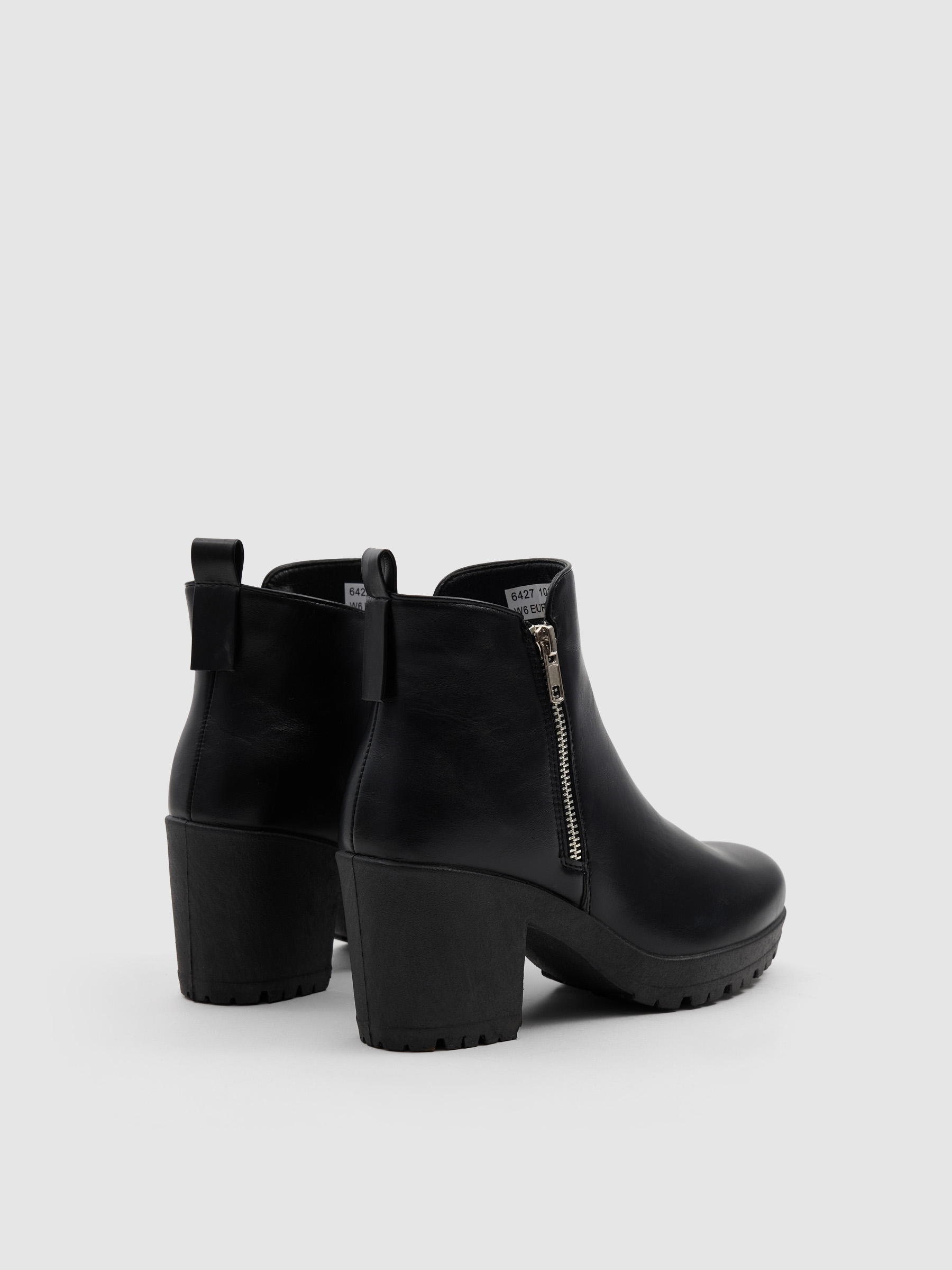 Leather ankle boots with wide heel and zipper black