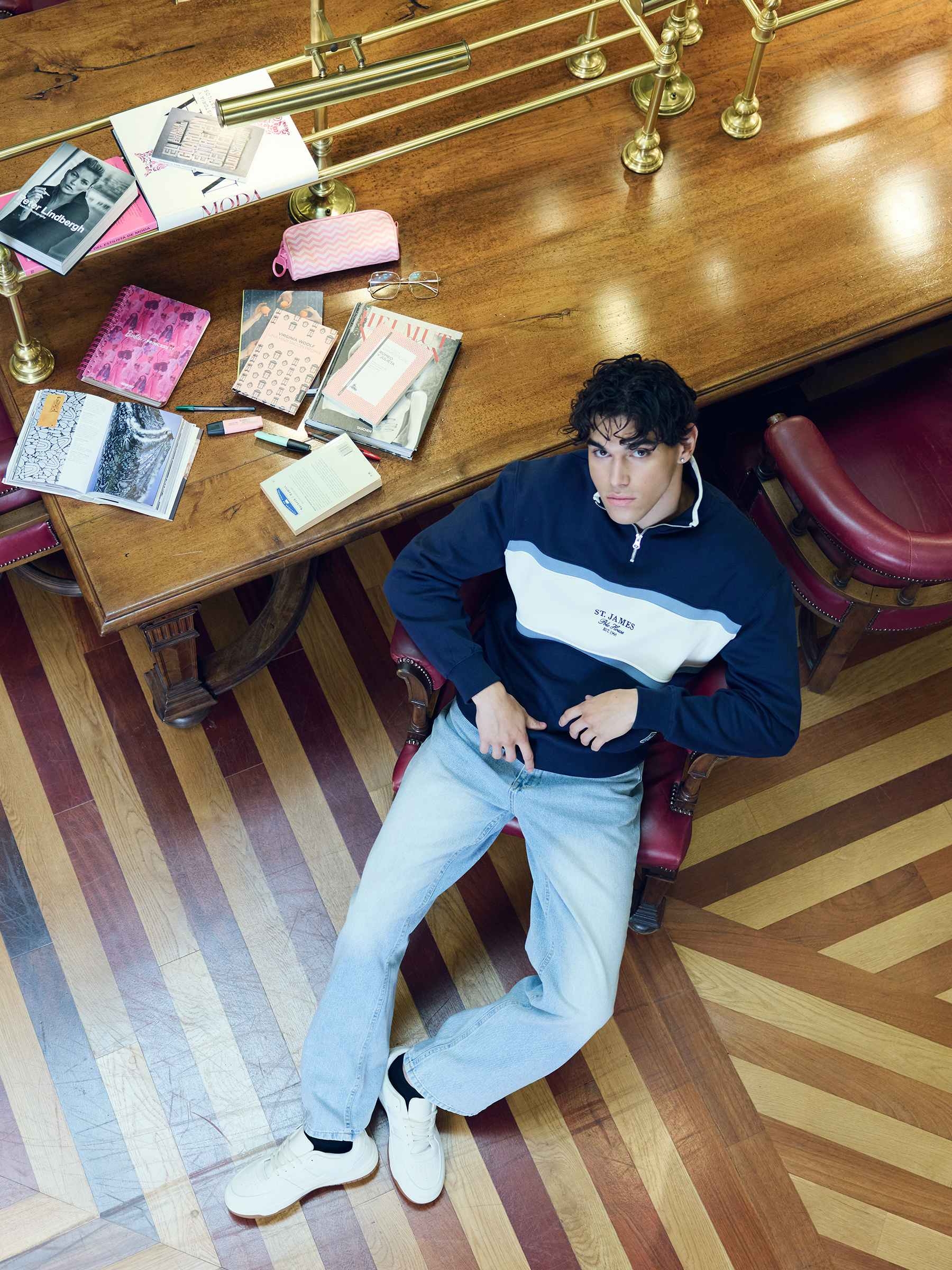 Oversized color block sweatshirt navy middle front view
